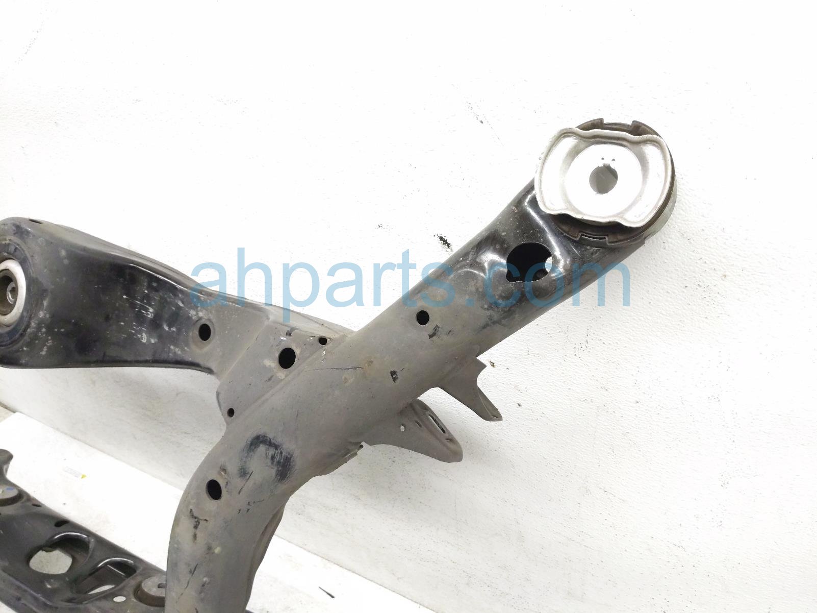 2021 Porsche Macan Crossmember Rear Sub Frame / Cradle 95B 505 235 F Replacement 2021 Porsche Macan Crossmember Rear Sub Frame / Cradle 95B 505 235 F Replacement thumbnail