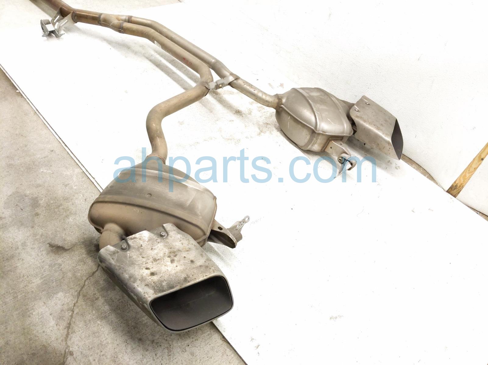 2021 Porsche Macan Rear Exhaust Muffler 2.0l Awd 95B 253 487 GY Replacement 2021 Porsche Macan Rear Exhaust Muffler 2.0l Awd 95B 253 487 GY Replacement thumbnail