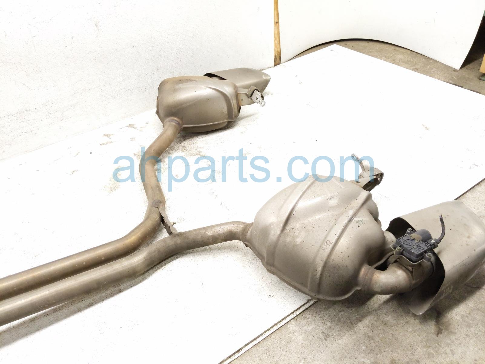 2021 Porsche Macan Rear Exhaust Muffler 2.0l Awd 95B 253 487 GY Replacement 2021 Porsche Macan Rear Exhaust Muffler 2.0l Awd 95B 253 487 GY Replacement thumbnail