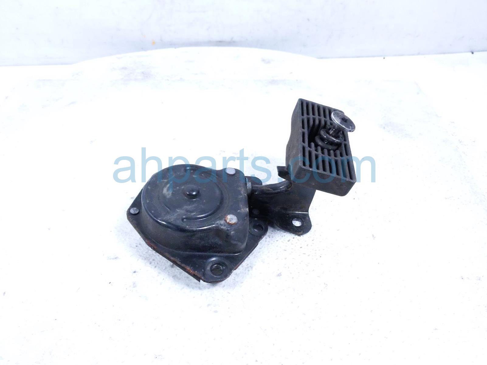 Honda SPARE TIRE HOLDER / HOIST ASSY