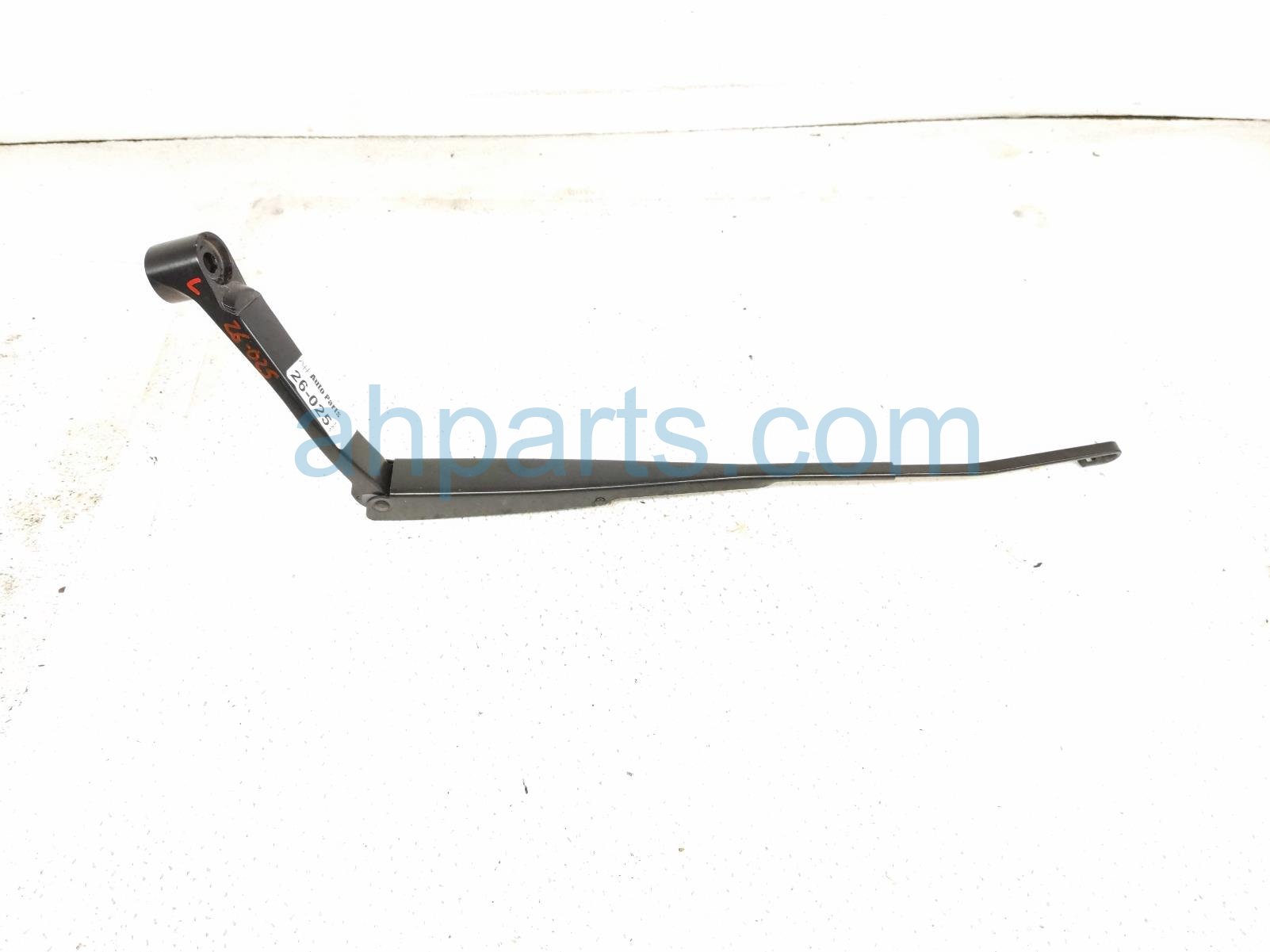 Nissan LH WINDSHIELD WIPER ARM