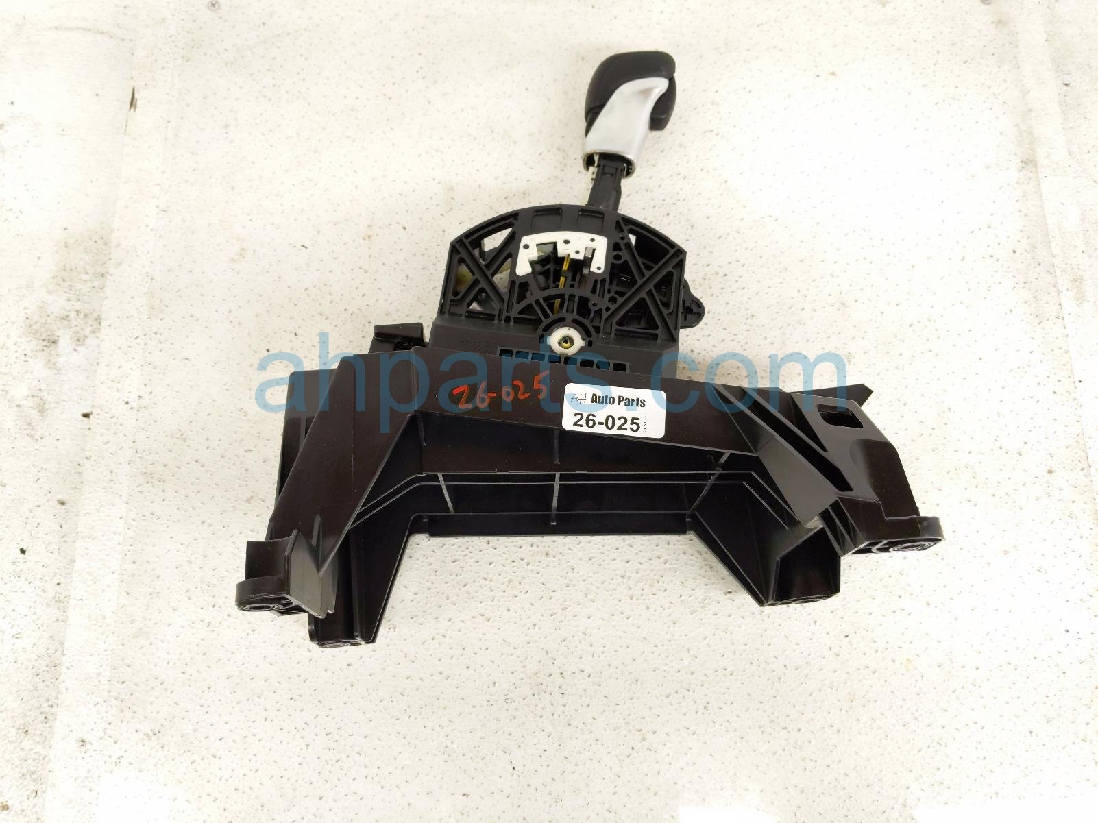 Nissan A/T FLOOR SHIFTER W/KNOB ASSY - SV