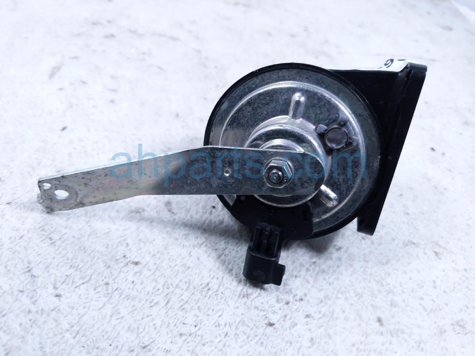 2018 Jeep Renegade High Note Horn Passenger 68321042AA Replacement 2018 Jeep Renegade High Note Horn Passenger 68321042AA Replacement thumbnail