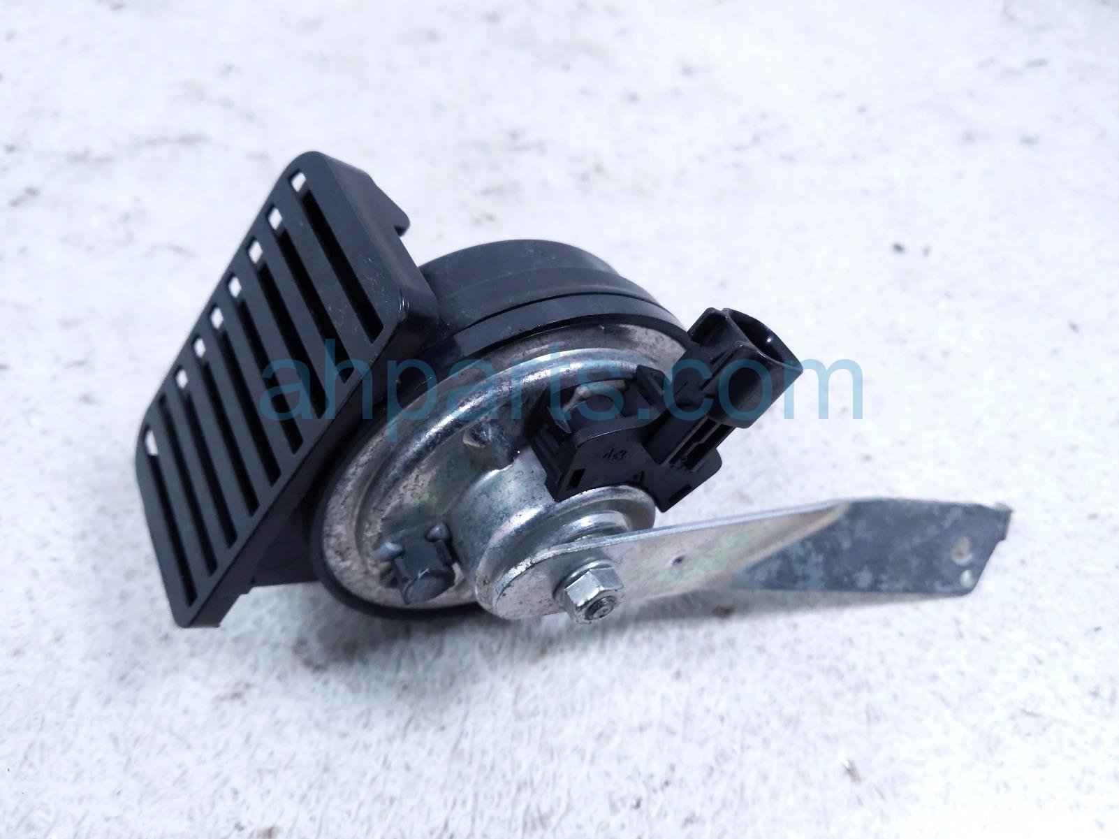 2018 Jeep Renegade High Note Horn Passenger 68321042AA Replacement 2018 Jeep Renegade High Note Horn Passenger 68321042AA Replacement thumbnail