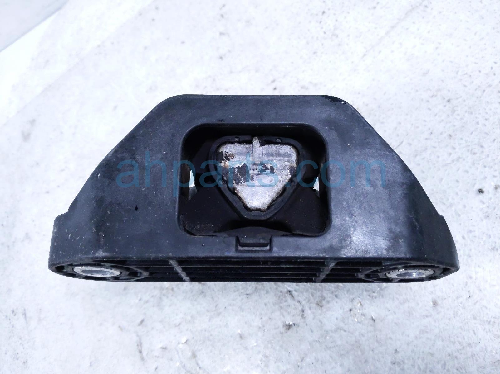 2018 Jeep Renegade Engine/motor Rear Engine Mount Damper 1.4l Awd 68254669AA Replacement 2018 Jeep Renegade Engine/motor Rear Engine Mount Damper 1.4l Awd 68254669AA Replacement thumbnail
