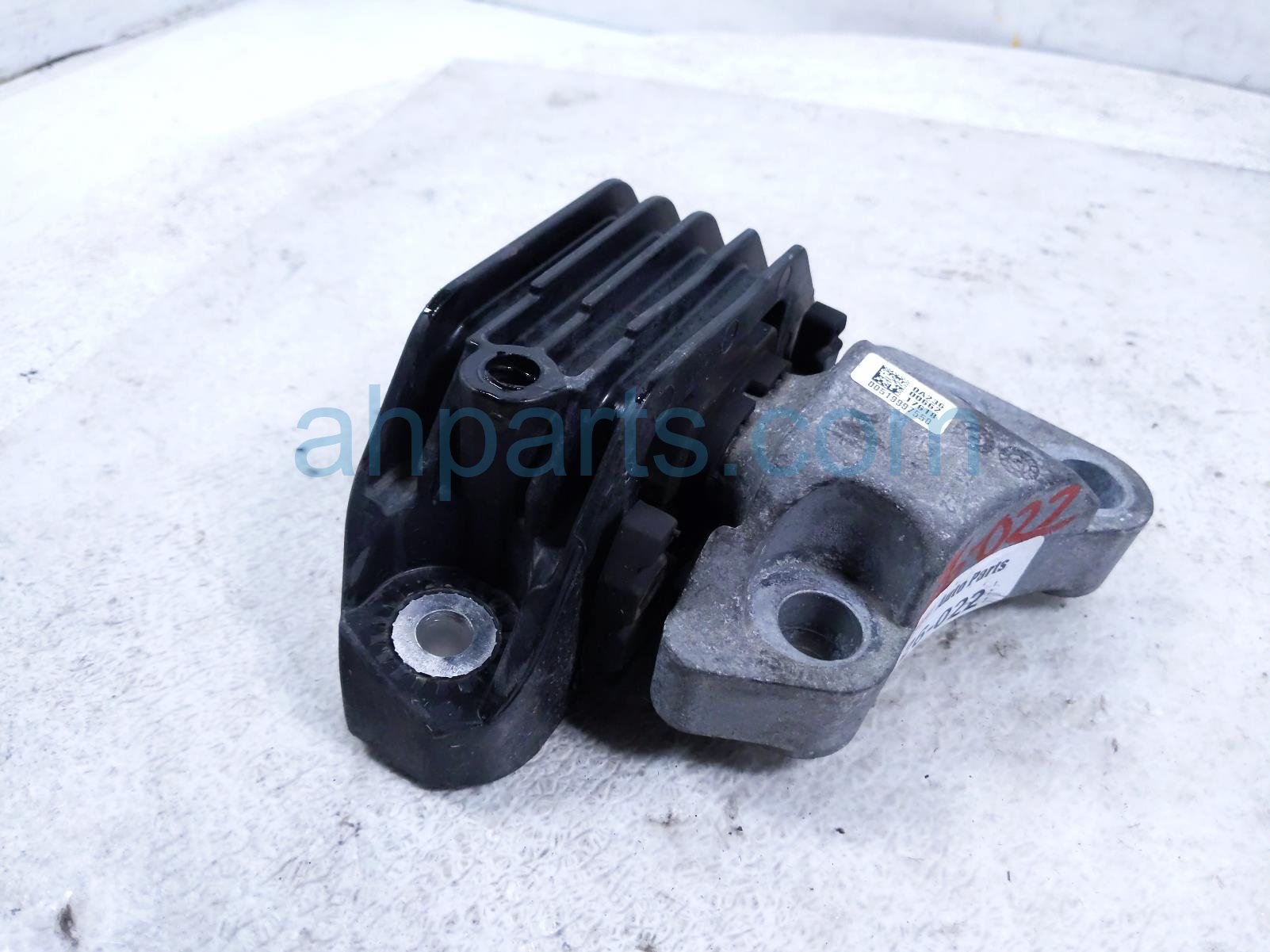 2018 Jeep Renegade Engine/motor Rear Engine Mount Damper 1.4l Awd 68254669AA Replacement 2018 Jeep Renegade Engine/motor Rear Engine Mount Damper 1.4l Awd 68254669AA Replacement thumbnail