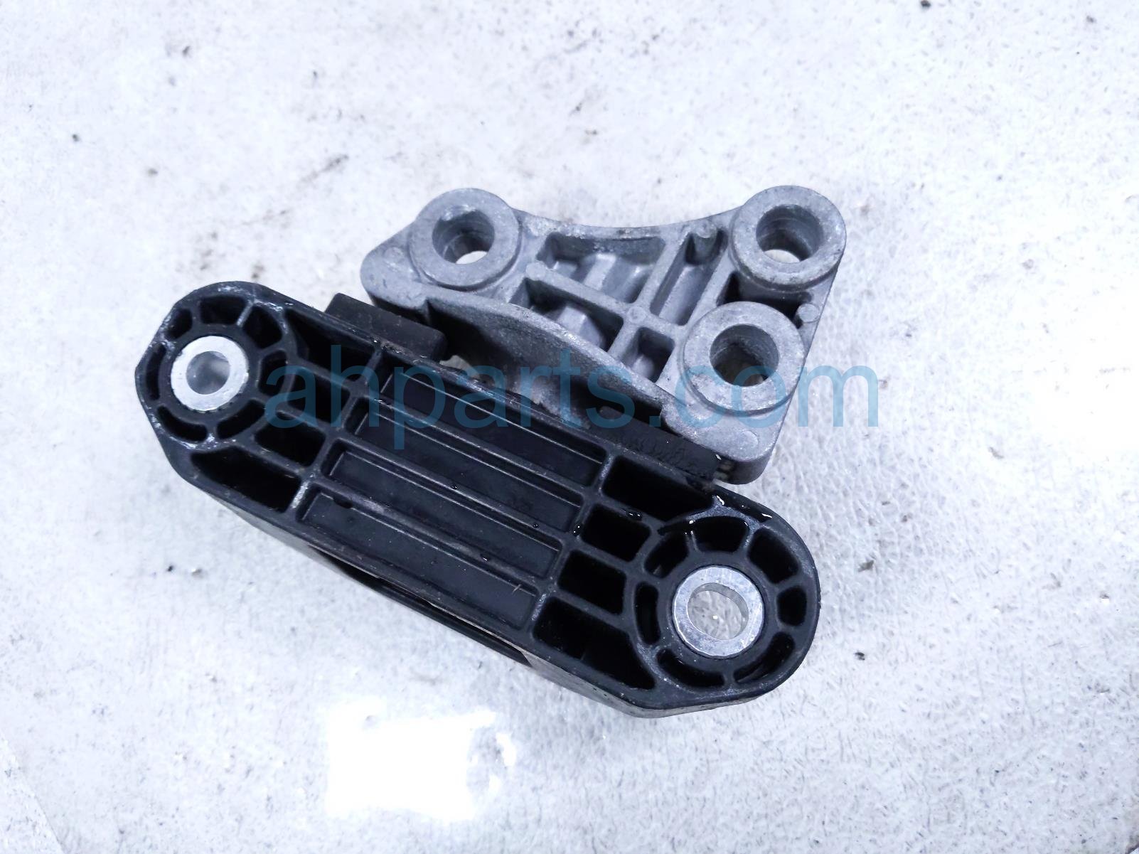 2018 Jeep Renegade Engine/motor Rear Engine Mount Damper 1.4l Awd 68254669AA Replacement 2018 Jeep Renegade Engine/motor Rear Engine Mount Damper 1.4l Awd 68254669AA Replacement thumbnail