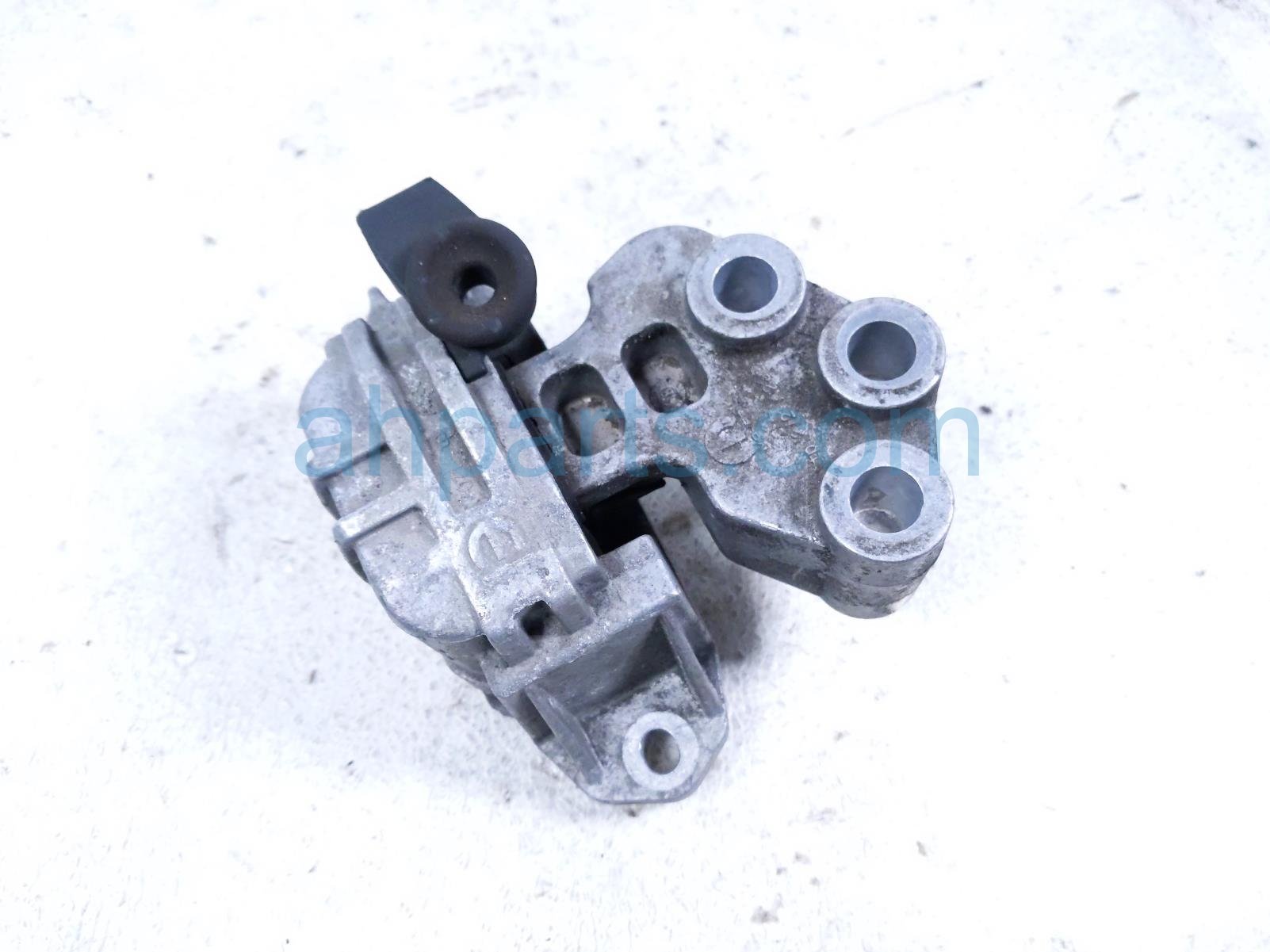 2018 Jeep Renegade Engine/motor Driver Engine Mount 1.4l Awd 68418168AA Replacement 2018 Jeep Renegade Engine/motor Driver Engine Mount 1.4l Awd 68418168AA Replacement thumbnail