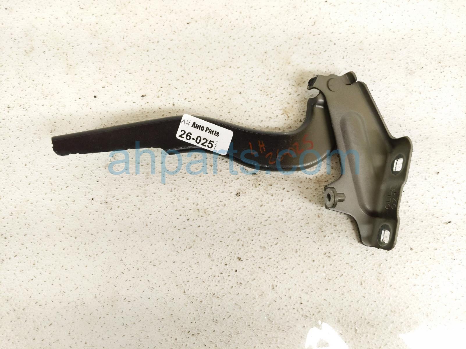 Nissan FR/LH HOOD HINGE - BLACK