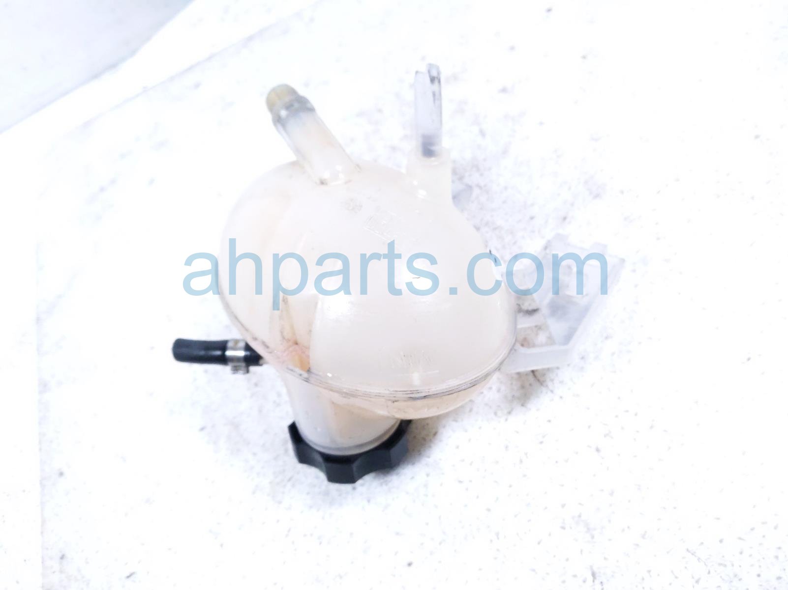 2018 Jeep Renegade Coolant Overflow Reservoir Tank 68327756AA Replacement 2018 Jeep Renegade Coolant Overflow Reservoir Tank 68327756AA Replacement thumbnail