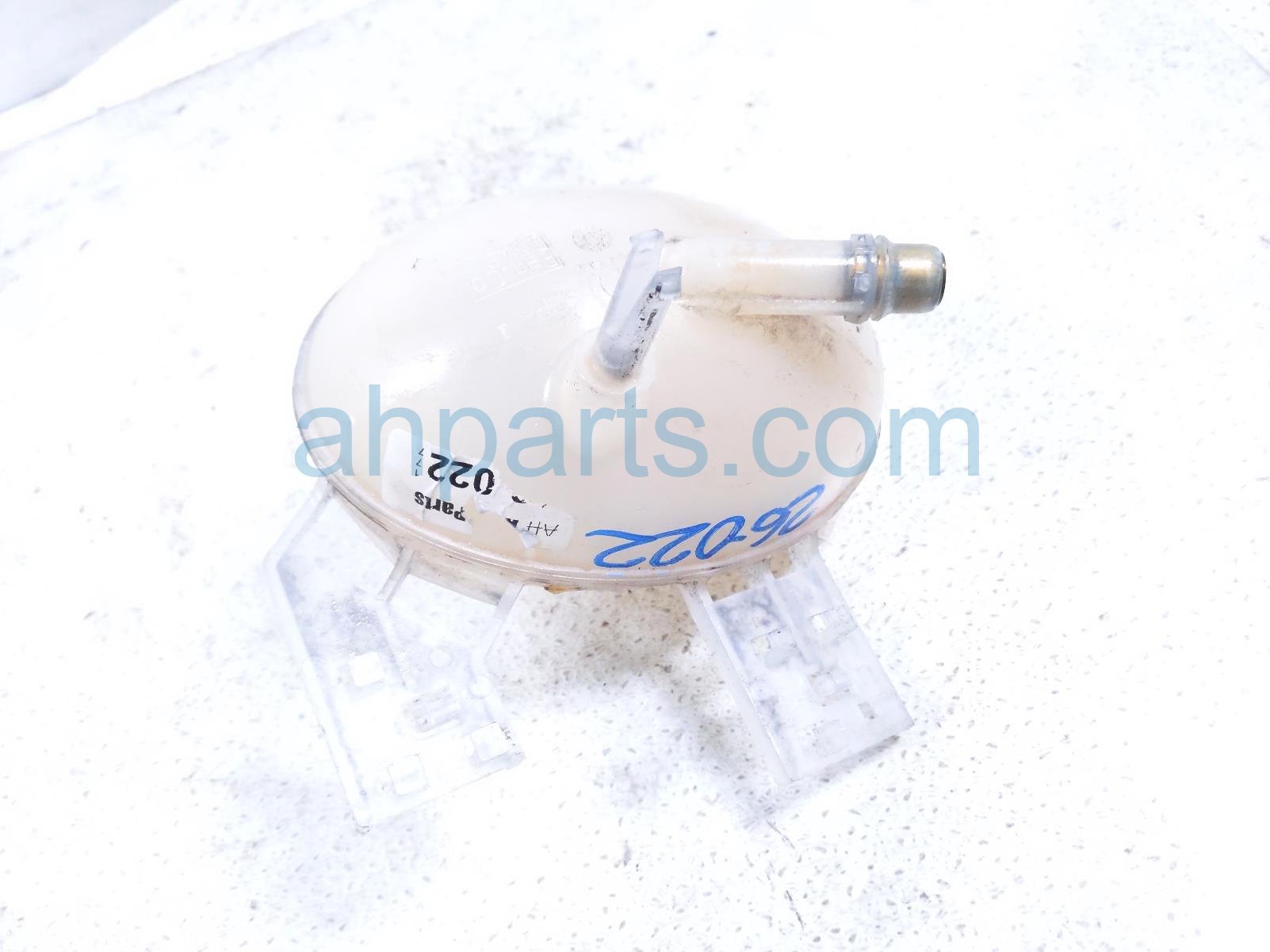 2018 Jeep Renegade Coolant Overflow Reservoir Tank 68327756AA Replacement 2018 Jeep Renegade Coolant Overflow Reservoir Tank 68327756AA Replacement thumbnail