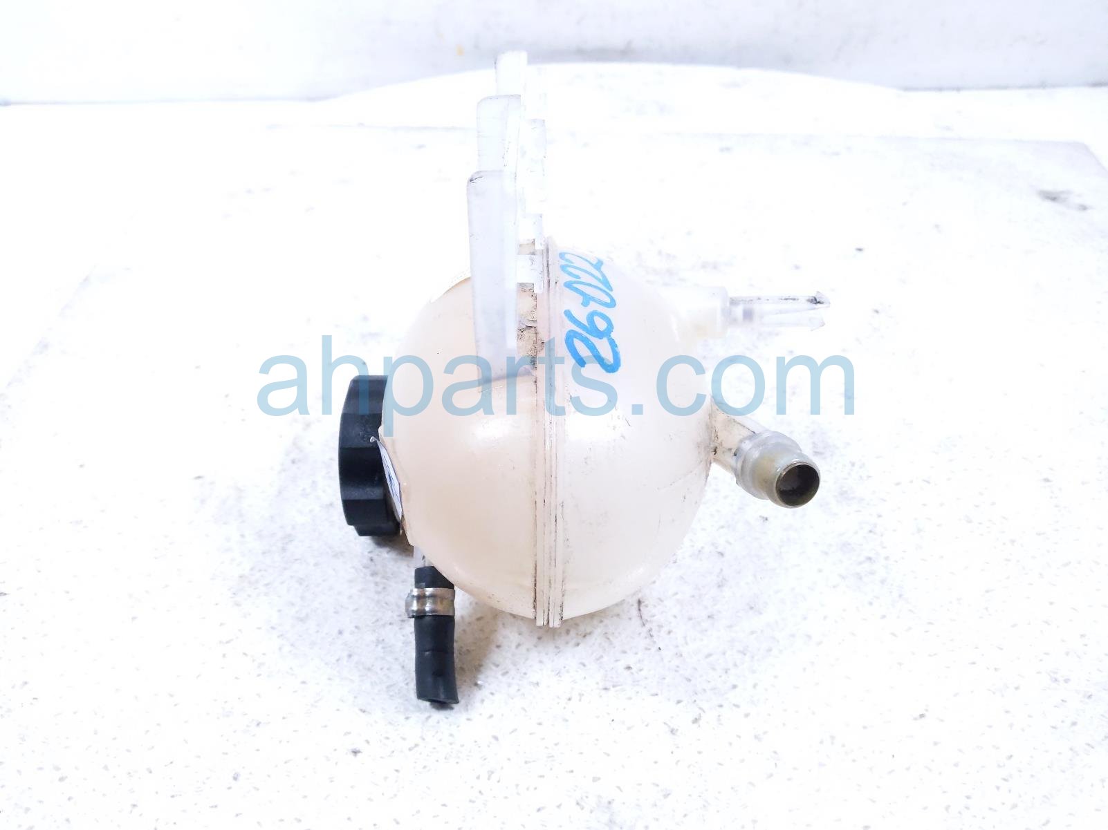 2018 Jeep Renegade Coolant Overflow Reservoir Tank 68327756AA Replacement 2018 Jeep Renegade Coolant Overflow Reservoir Tank 68327756AA Replacement thumbnail