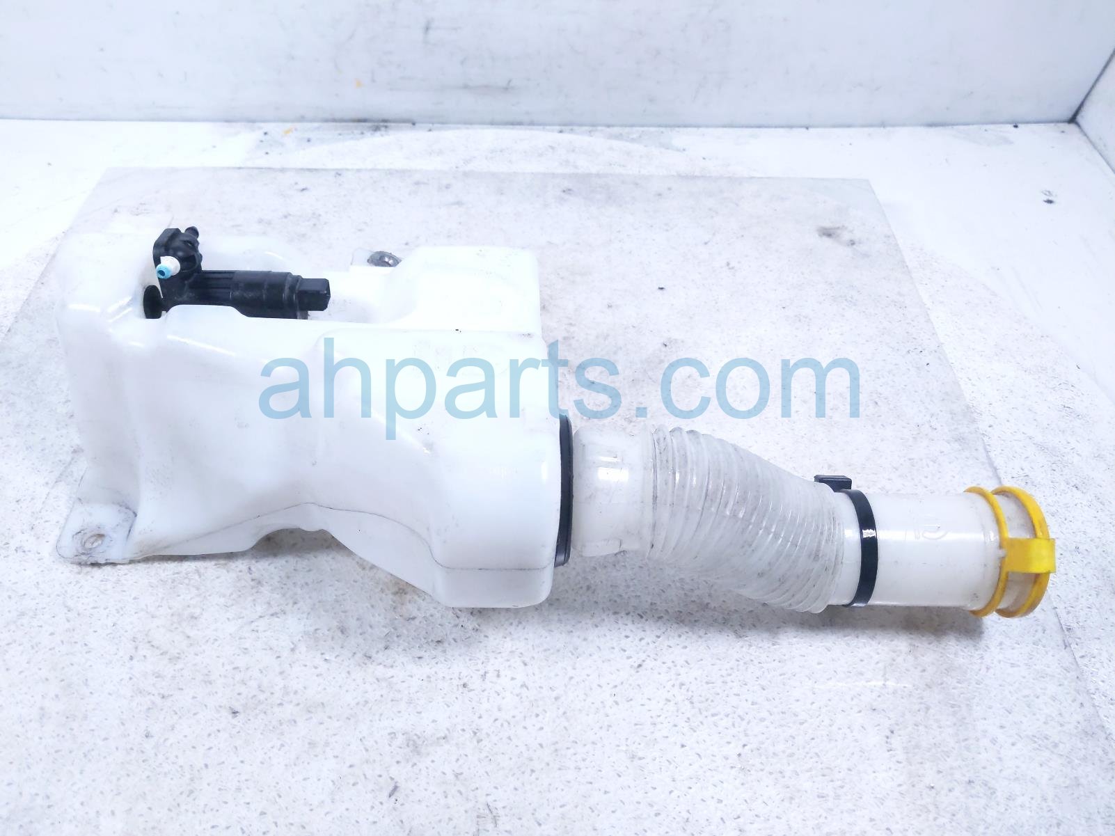 2018 Jeep Renegade Windshield Washer Reservoir W/pump 68595933AA Replacement 2018 Jeep Renegade Windshield Washer Reservoir W/pump 68595933AA Replacement thumbnail