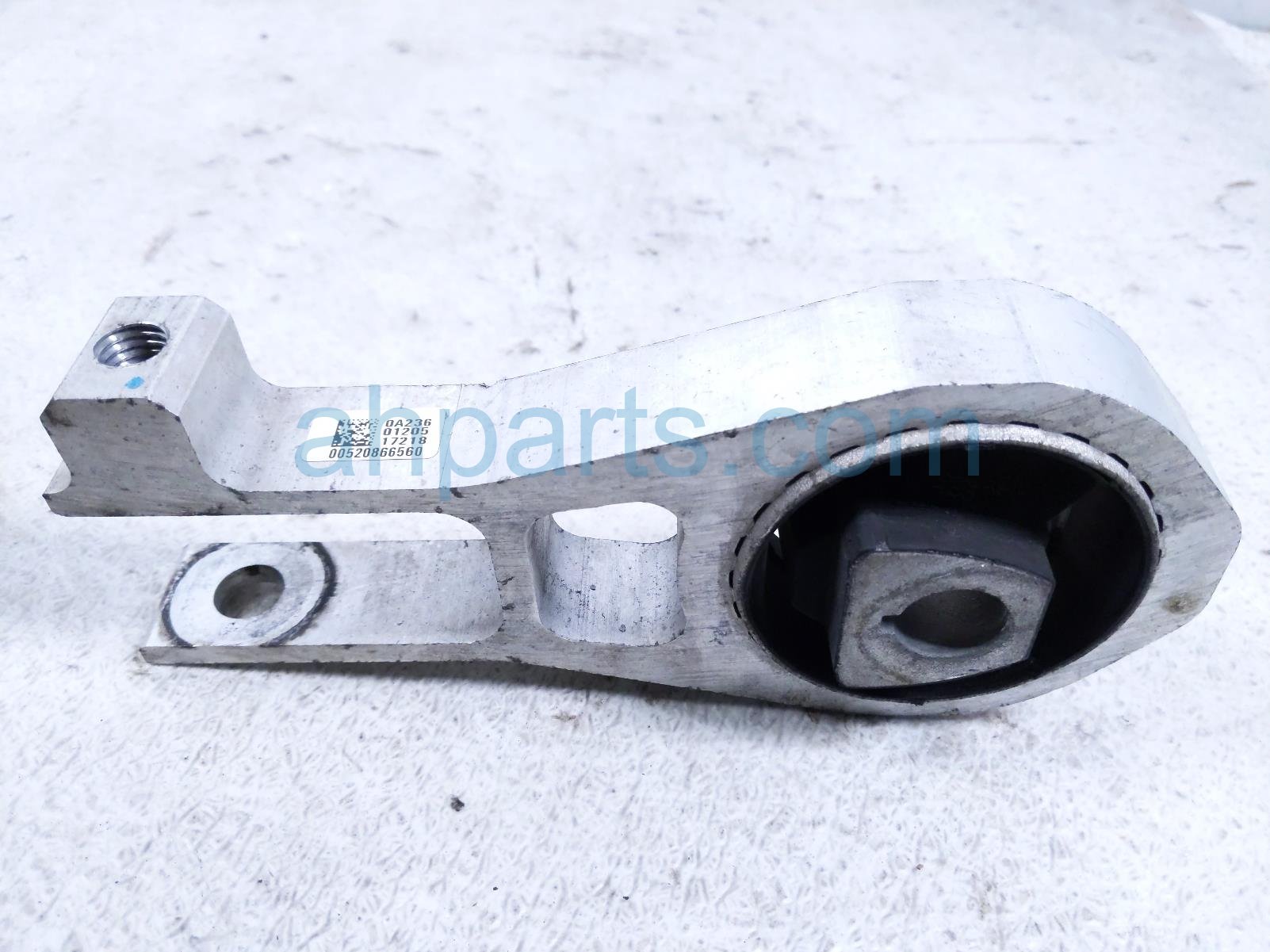 2018 Jeep Renegade Engine/motor Mount Engine Isolator 1.4l Awd 68257232AA Replacement 2018 Jeep Renegade Engine/motor Mount Engine Isolator 1.4l Awd 68257232AA Replacement thumbnail