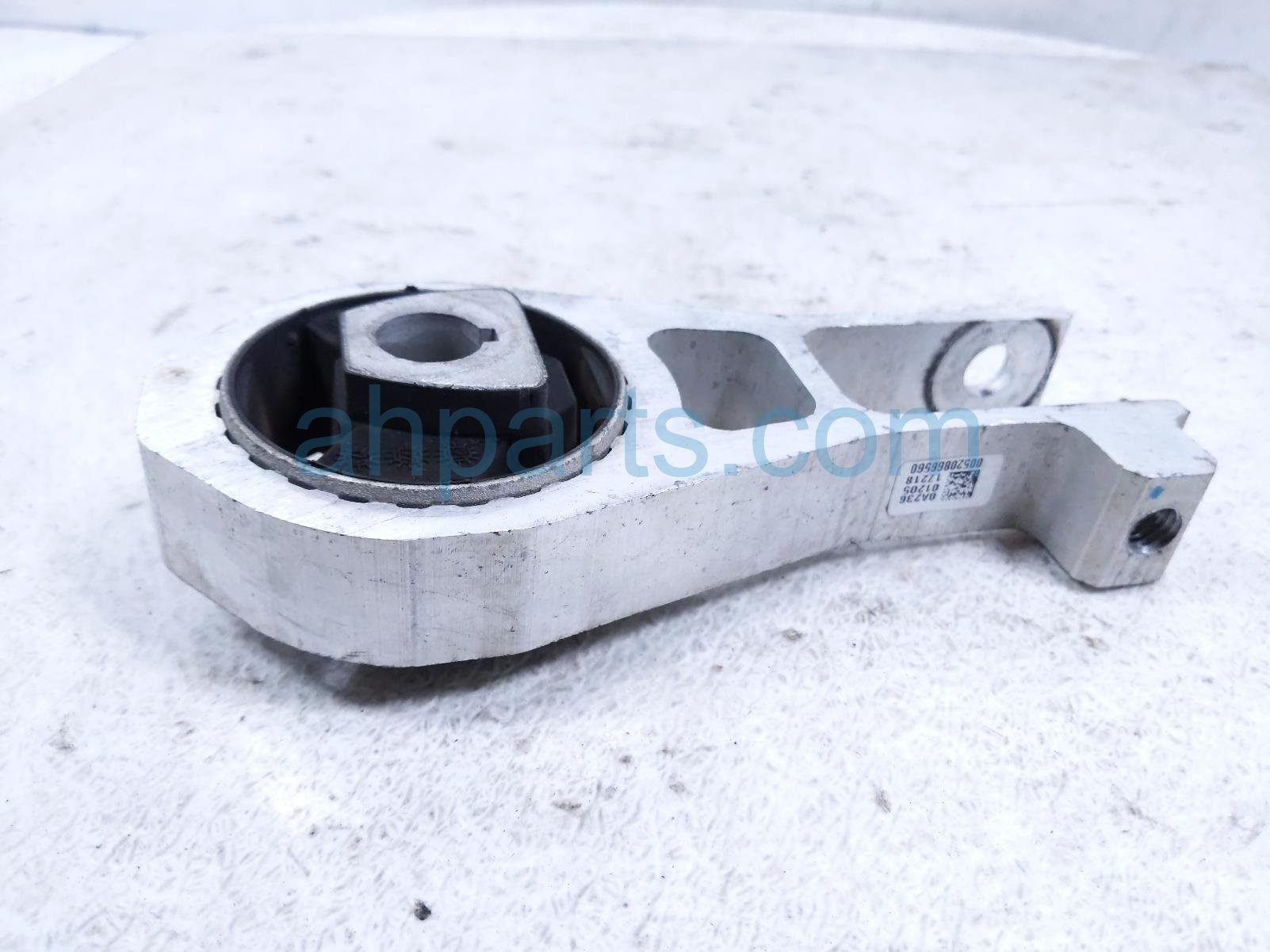 2018 Jeep Renegade Engine/motor Mount Engine Isolator 1.4l Awd 68257232AA Replacement 2018 Jeep Renegade Engine/motor Mount Engine Isolator 1.4l Awd 68257232AA Replacement thumbnail