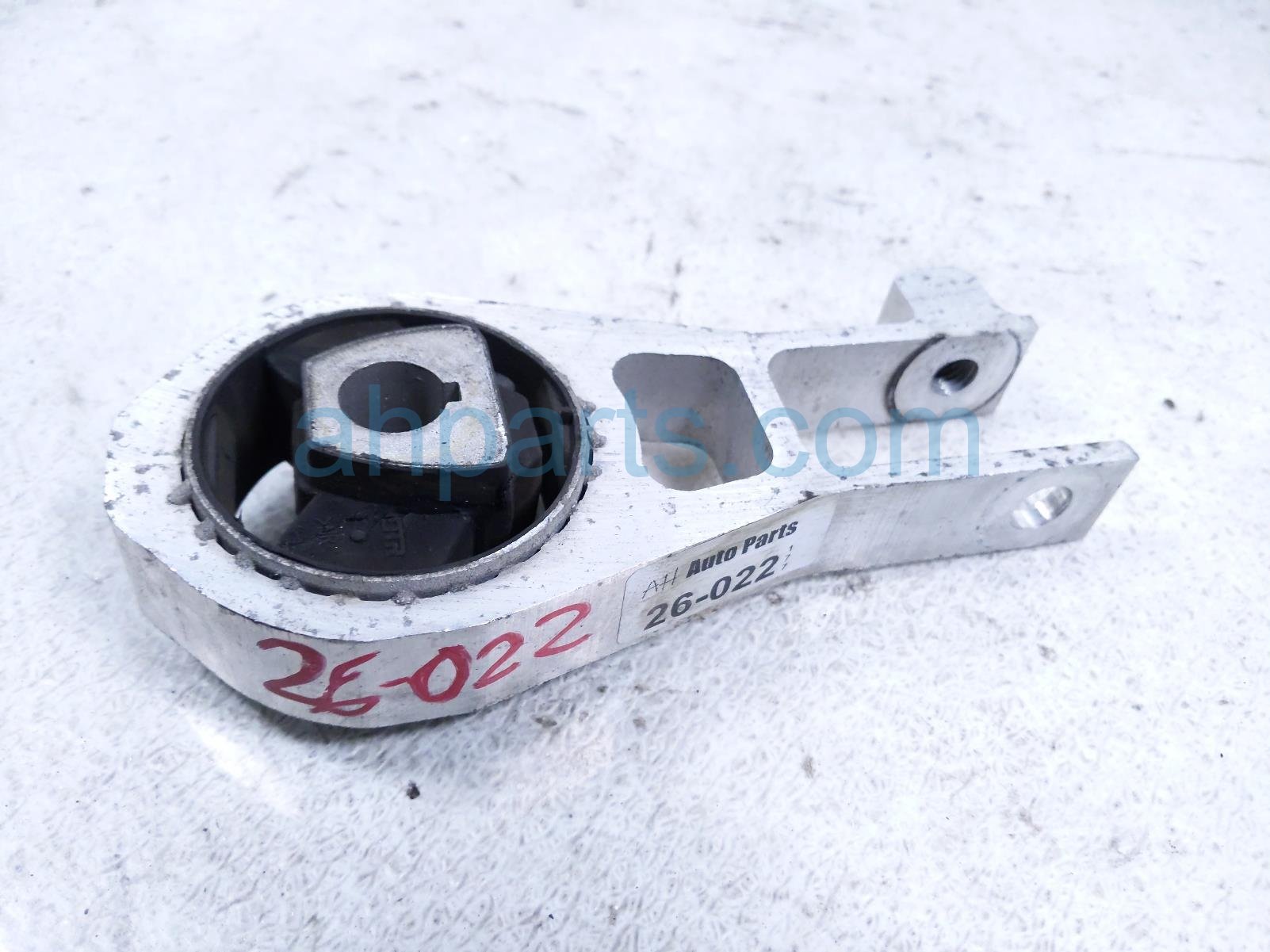 2018 Jeep Renegade Engine/motor Mount Engine Isolator 1.4l Awd 68257232AA Replacement 2018 Jeep Renegade Engine/motor Mount Engine Isolator 1.4l Awd 68257232AA Replacement thumbnail