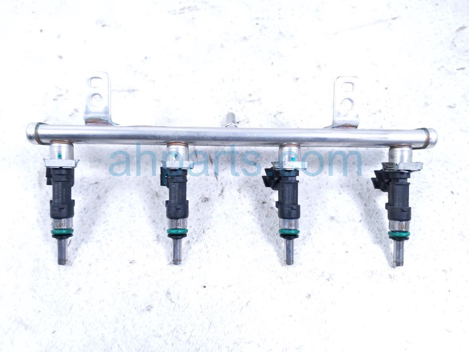 2018 Jeep Renegade Fuel Injectors W/rail 1.4t Mt Awd 68270209AA Replacement 2018 Jeep Renegade Fuel Injectors W/rail 1.4t Mt Awd 68270209AA Replacement thumbnail