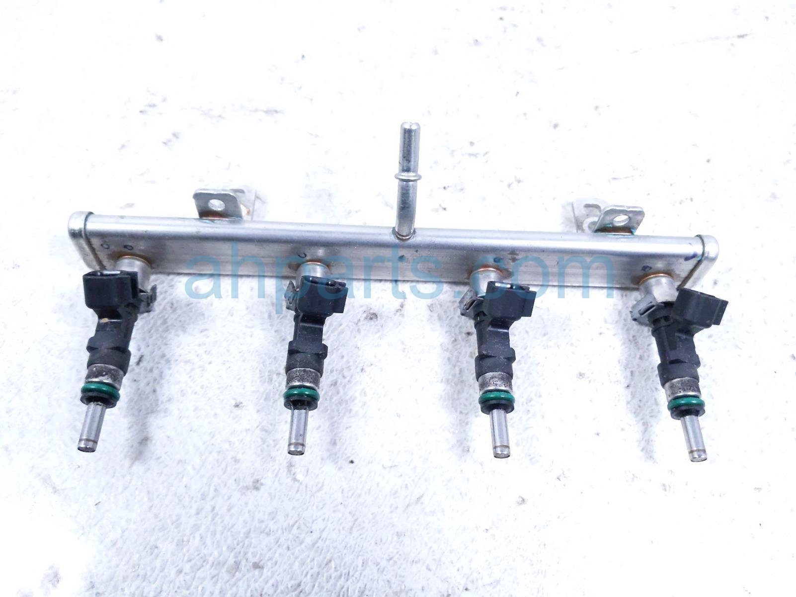 2018 Jeep Renegade Fuel Injectors W/rail 1.4t Mt Awd 68270209AA Replacement 2018 Jeep Renegade Fuel Injectors W/rail 1.4t Mt Awd 68270209AA Replacement thumbnail