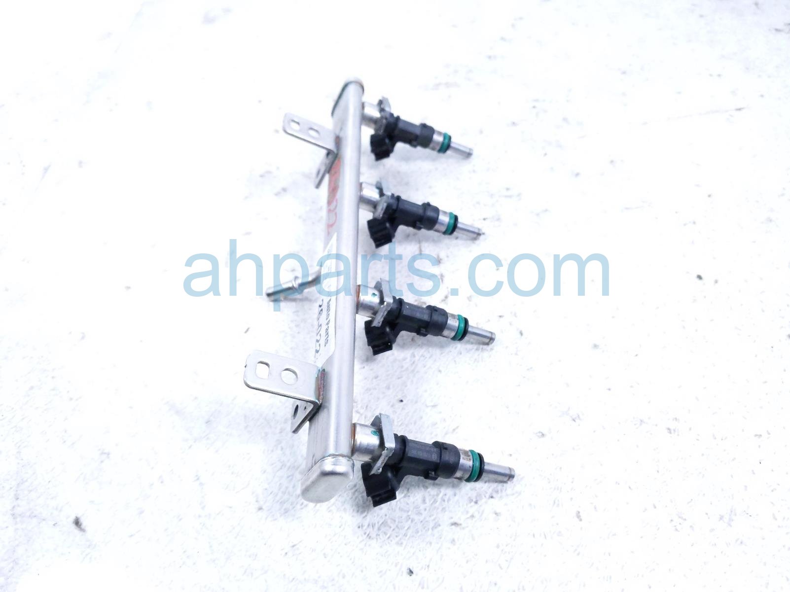 2018 Jeep Renegade Fuel Injectors W/rail 1.4t Mt Awd 68270209AA Replacement 2018 Jeep Renegade Fuel Injectors W/rail 1.4t Mt Awd 68270209AA Replacement thumbnail