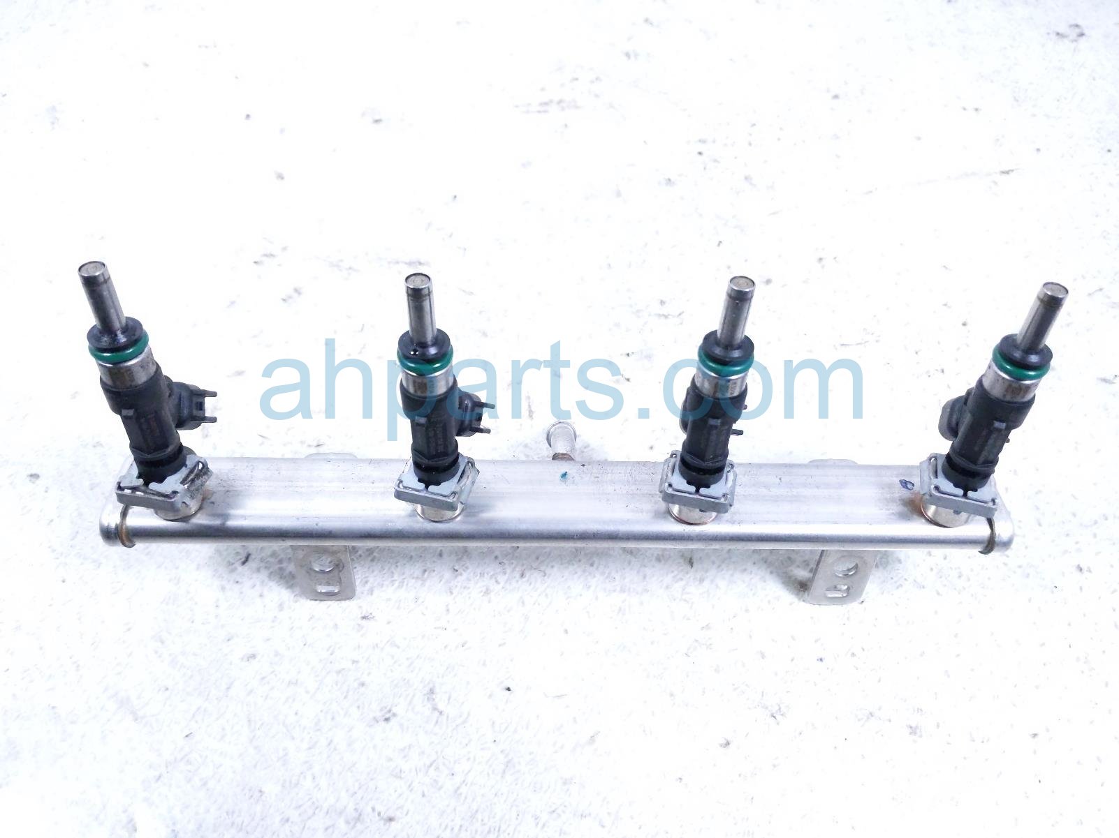 2018 Jeep Renegade Fuel Injectors W/rail 1.4t Mt Awd 68270209AA Replacement 2018 Jeep Renegade Fuel Injectors W/rail 1.4t Mt Awd 68270209AA Replacement thumbnail