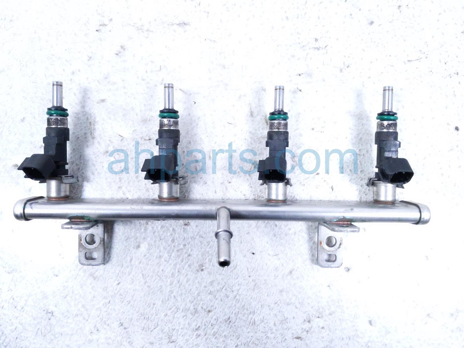 2018 Jeep Renegade Fuel Injectors W/rail 1.4t Mt Awd 68270209AA Replacement 2018 Jeep Renegade Fuel Injectors W/rail 1.4t Mt Awd 68270209AA Replacement thumbnail