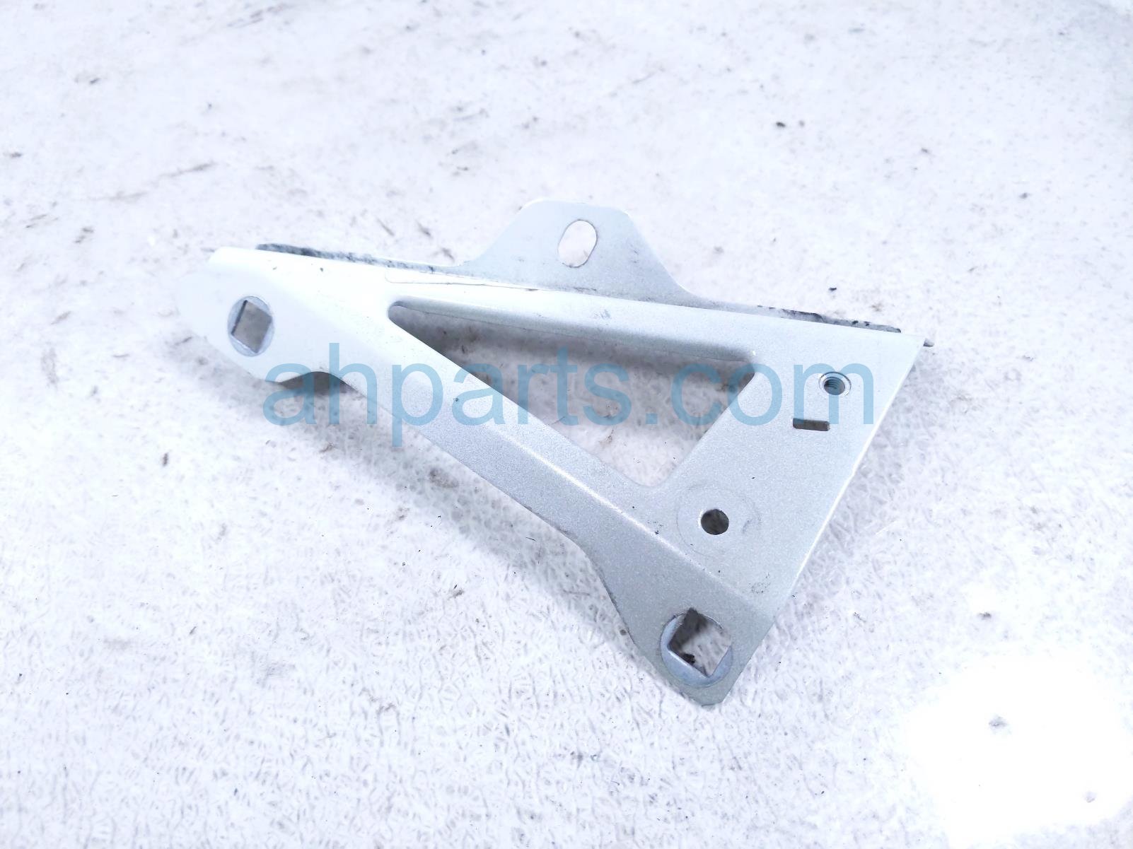 2018 Jeep Renegade Front Driver Bumper Mount Bracket 68254332AA Replacement 2018 Jeep Renegade Front Driver Bumper Mount Bracket 68254332AA Replacement thumbnail