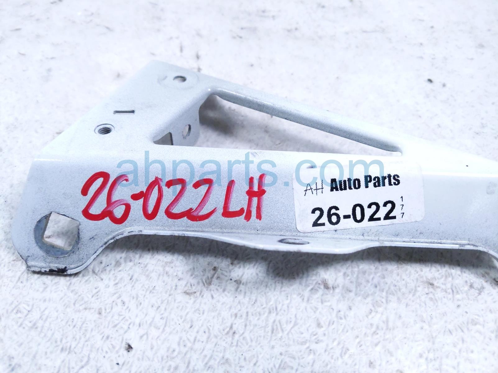 2018 Jeep Renegade Front Driver Bumper Mount Bracket 68254332AA Replacement 2018 Jeep Renegade Front Driver Bumper Mount Bracket 68254332AA Replacement thumbnail