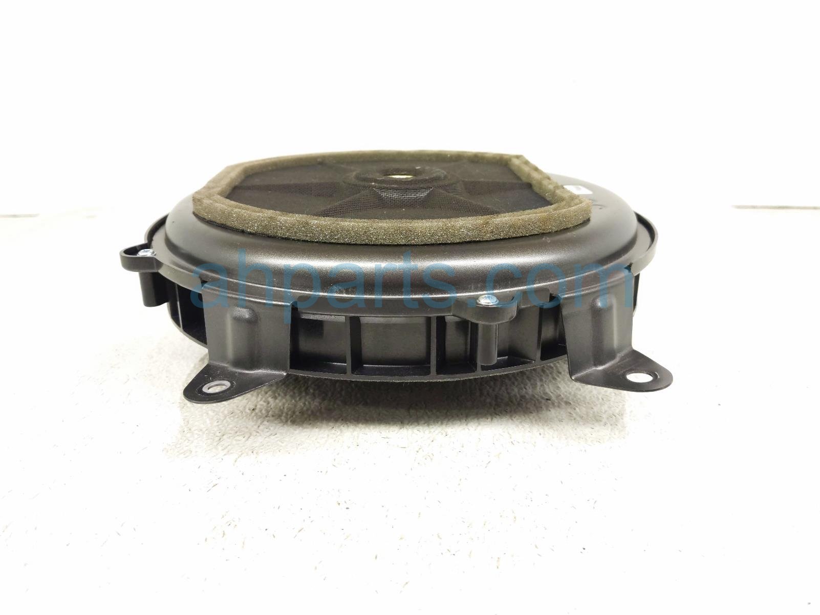 2015 Lexus Gs350 Rear Subwoofer Speaker 86160 0WW40 Replacement 2015 Lexus Gs350 Rear Subwoofer Speaker 86160 0WW40 Replacement thumbnail