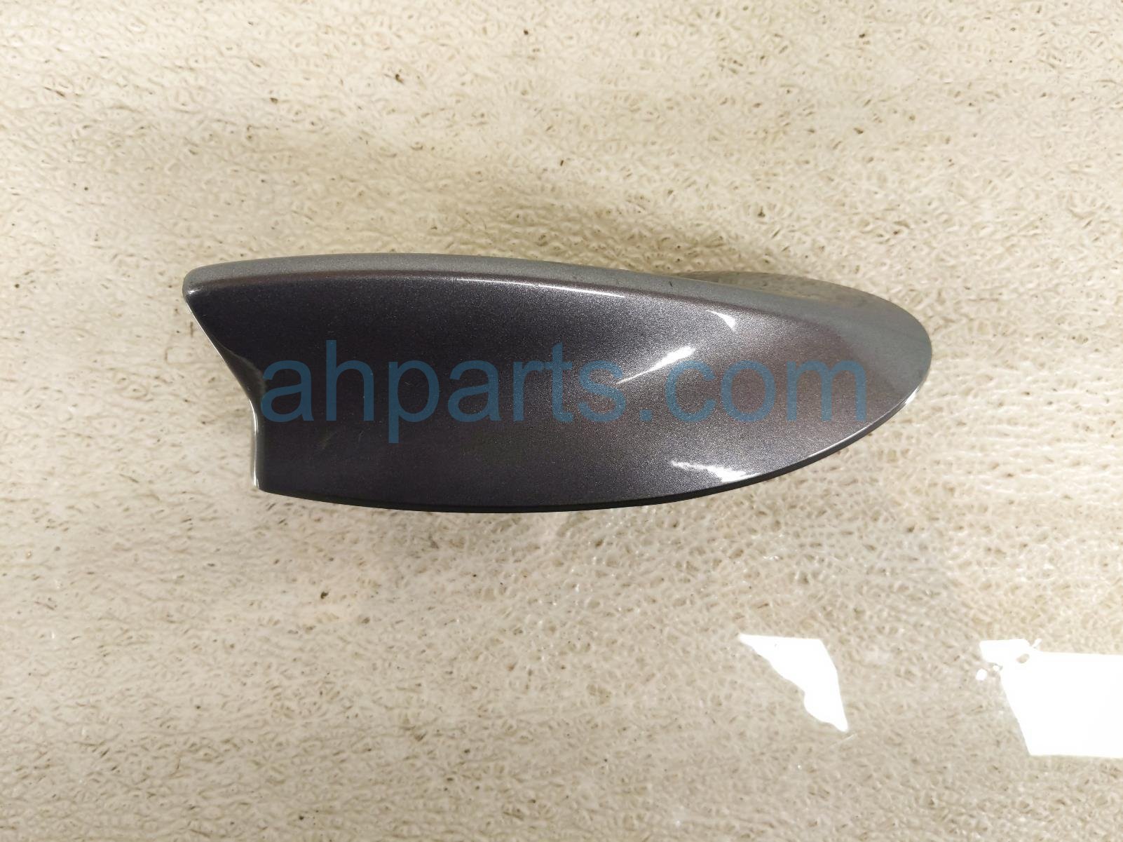 Lexus ROOF MOUNTED ANTENNA - GREY