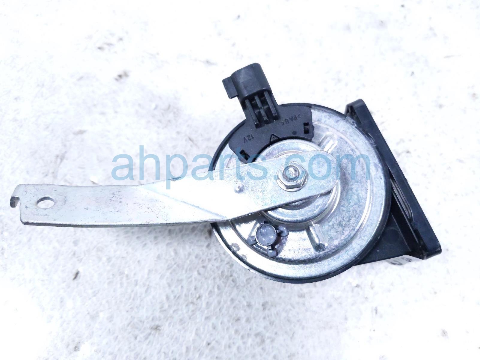 2018 Jeep Renegade High Note Horn Passenger 68530110AA Replacement 2018 Jeep Renegade High Note Horn Passenger 68530110AA Replacement thumbnail