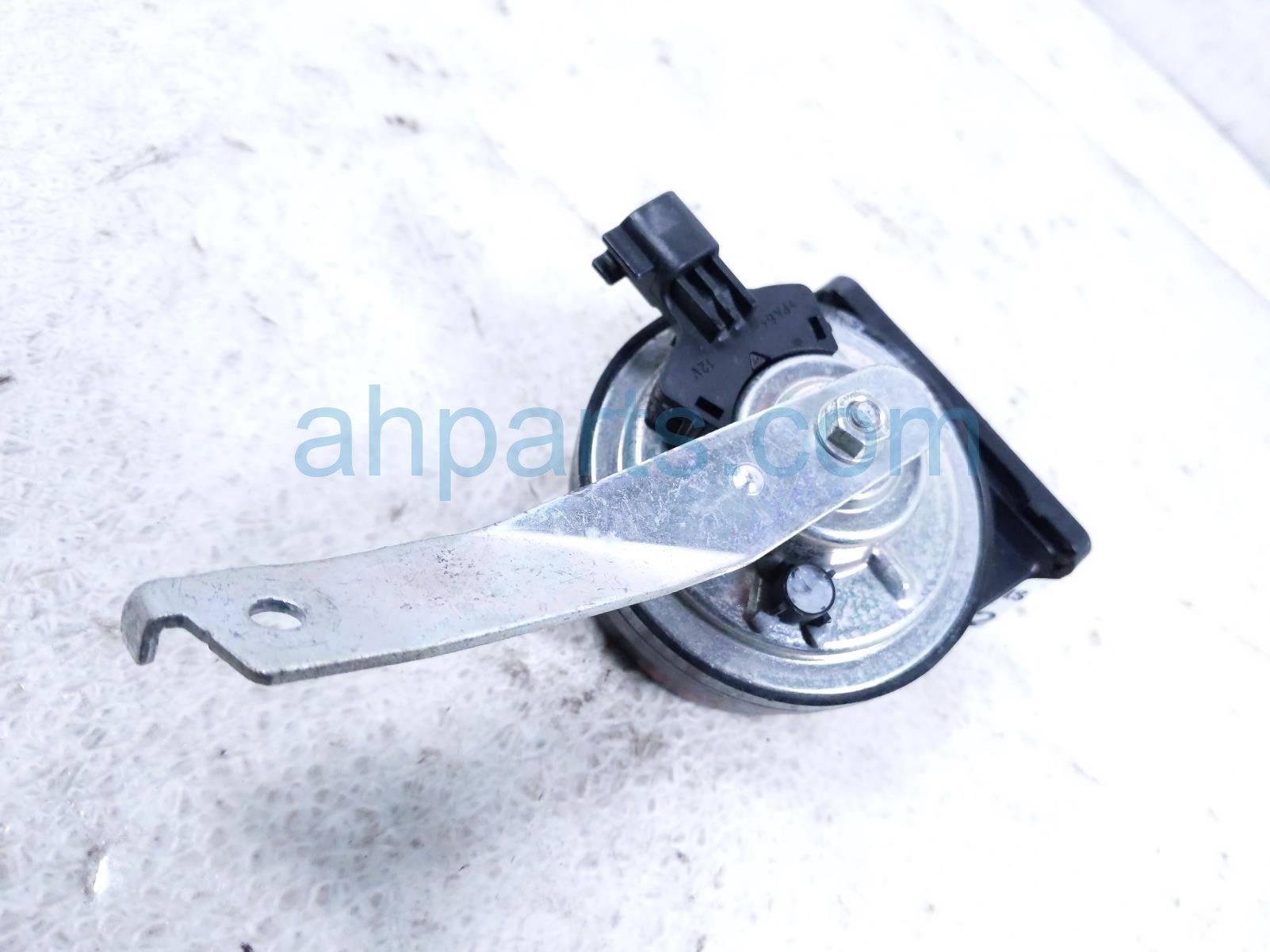 2018 Jeep Renegade High Note Horn Passenger 68530110AA Replacement 2018 Jeep Renegade High Note Horn Passenger 68530110AA Replacement thumbnail