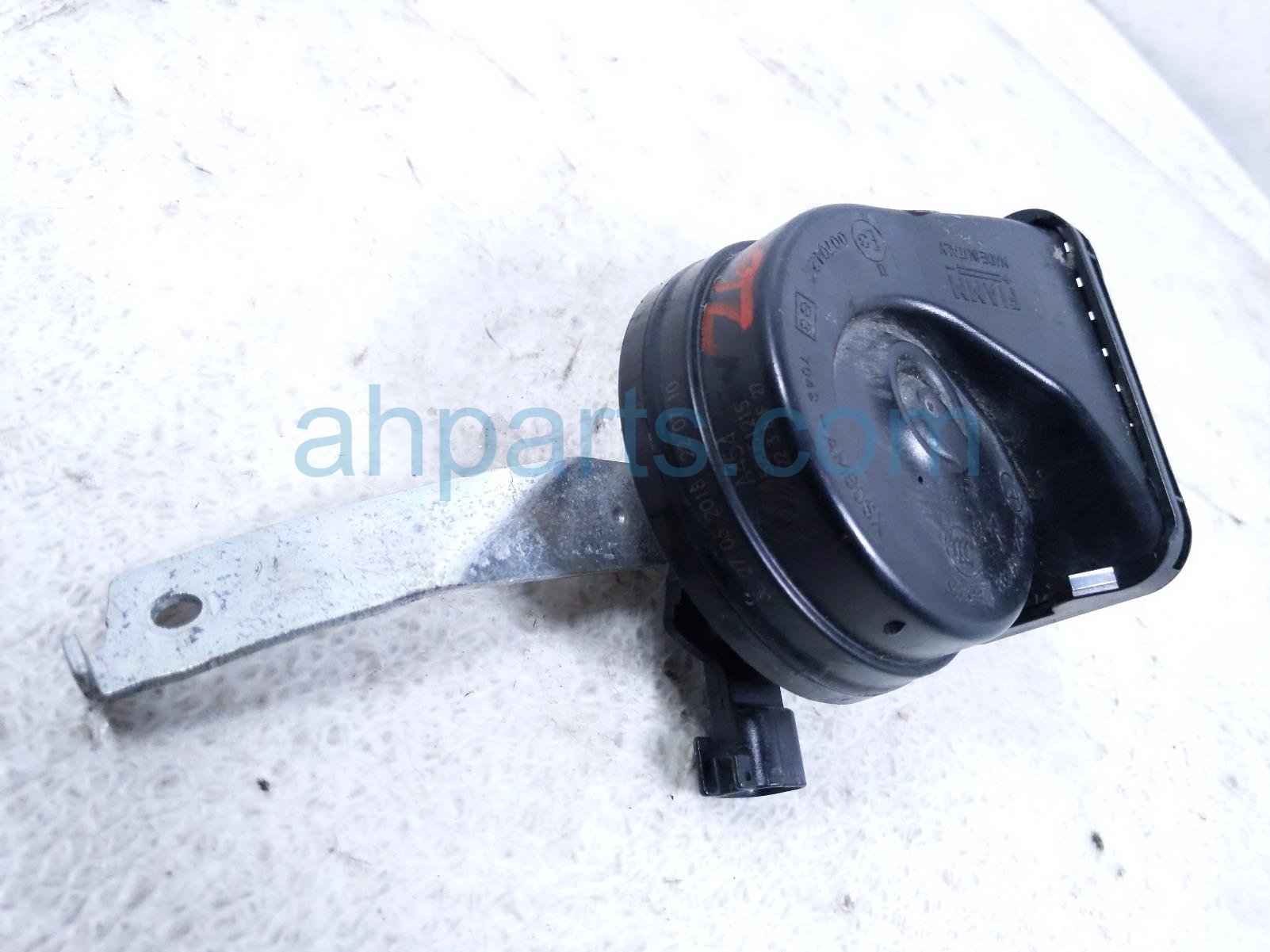 2018 Jeep Renegade High Note Horn Passenger 68530110AA Replacement 2018 Jeep Renegade High Note Horn Passenger 68530110AA Replacement thumbnail