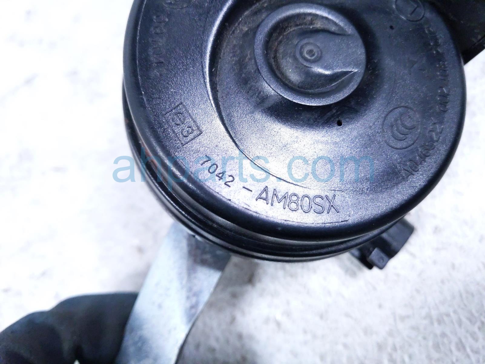 2018 Jeep Renegade High Note Horn Passenger 68530110AA Replacement 2018 Jeep Renegade High Note Horn Passenger 68530110AA Replacement thumbnail