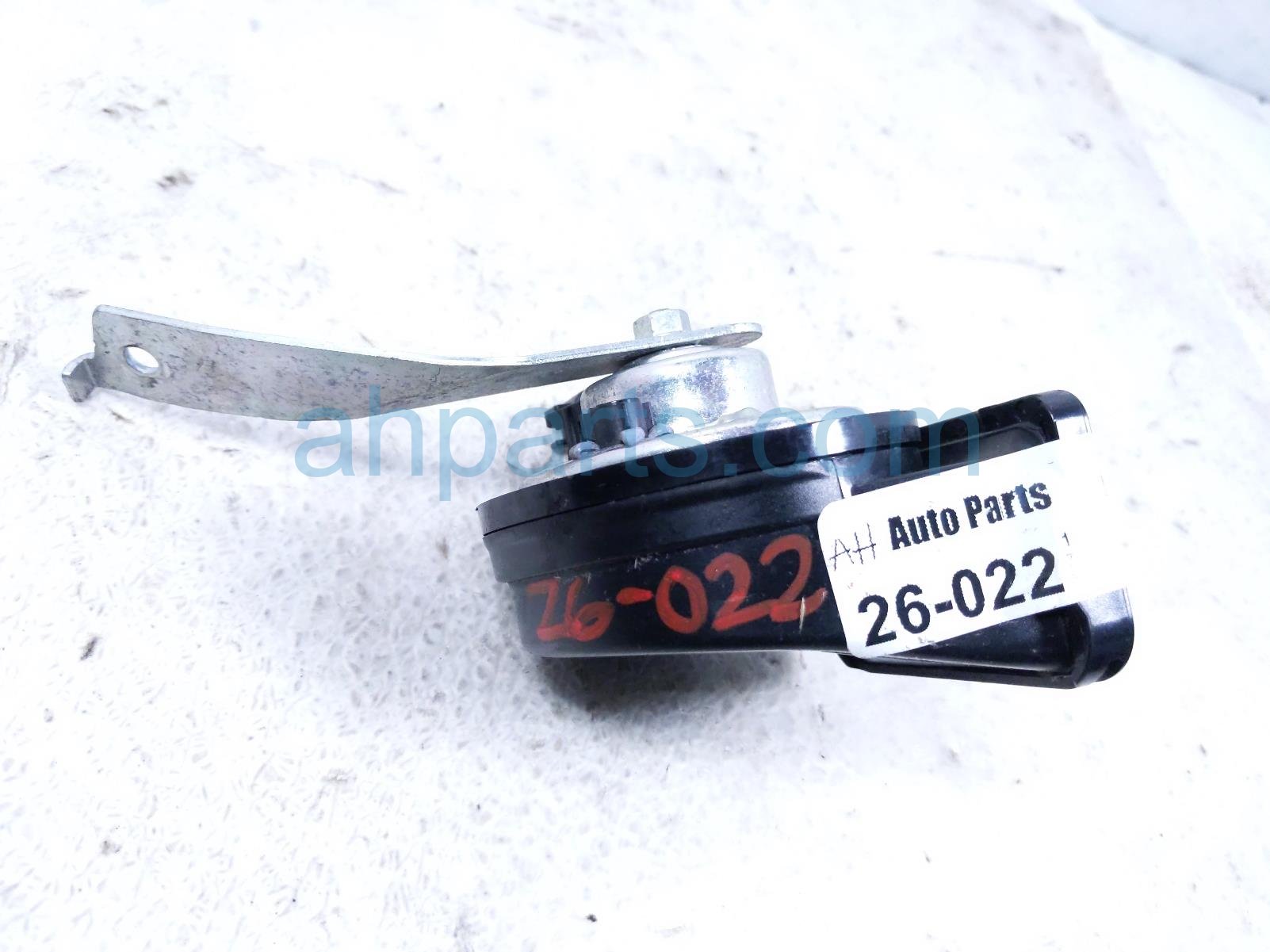 2018 Jeep Renegade High Note Horn Passenger 68530110AA Replacement 2018 Jeep Renegade High Note Horn Passenger 68530110AA Replacement thumbnail