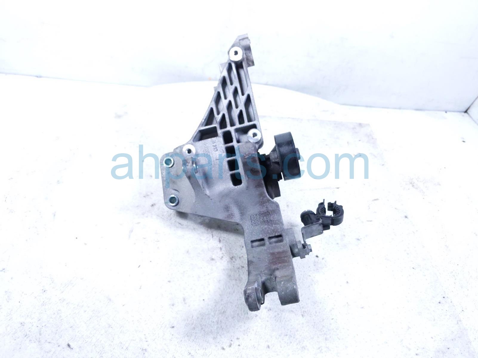 2018 Jeep Renegade Ac Comp/alt Mount Bracket 04627742AB Replacement 2018 Jeep Renegade Ac Comp/alt Mount Bracket 04627742AB Replacement thumbnail