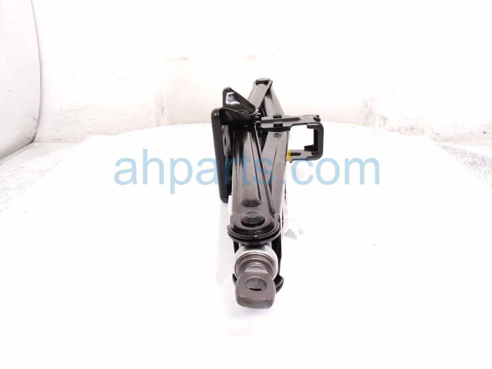 2020 Land Rover Range Rover Sport Scissor Jack W/lug Wrench & Tools LR177978 Replacement 2020 Land Rover Range Rover Sport Scissor Jack W/lug Wrench & Tools LR177978 Replacement thumbnail