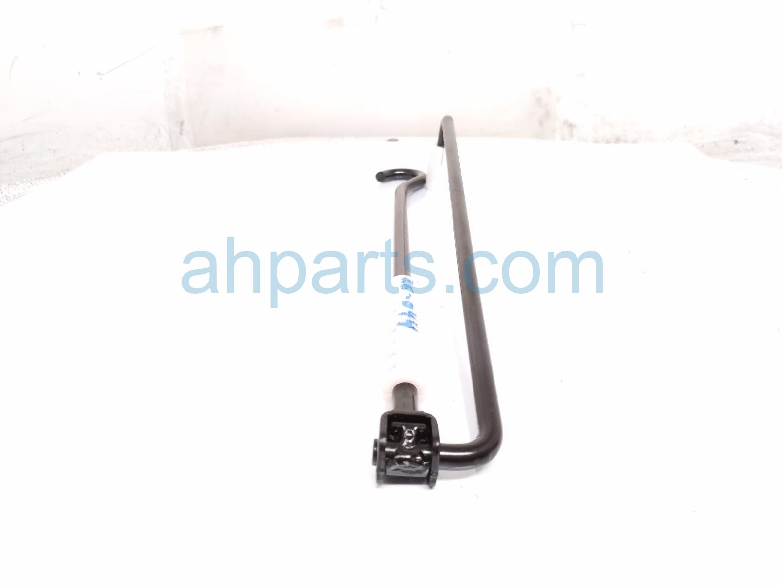 2020 Land Rover Range Rover Sport Scissor Jack W/lug Wrench & Tools LR177978 Replacement 2020 Land Rover Range Rover Sport Scissor Jack W/lug Wrench & Tools LR177978 Replacement thumbnail