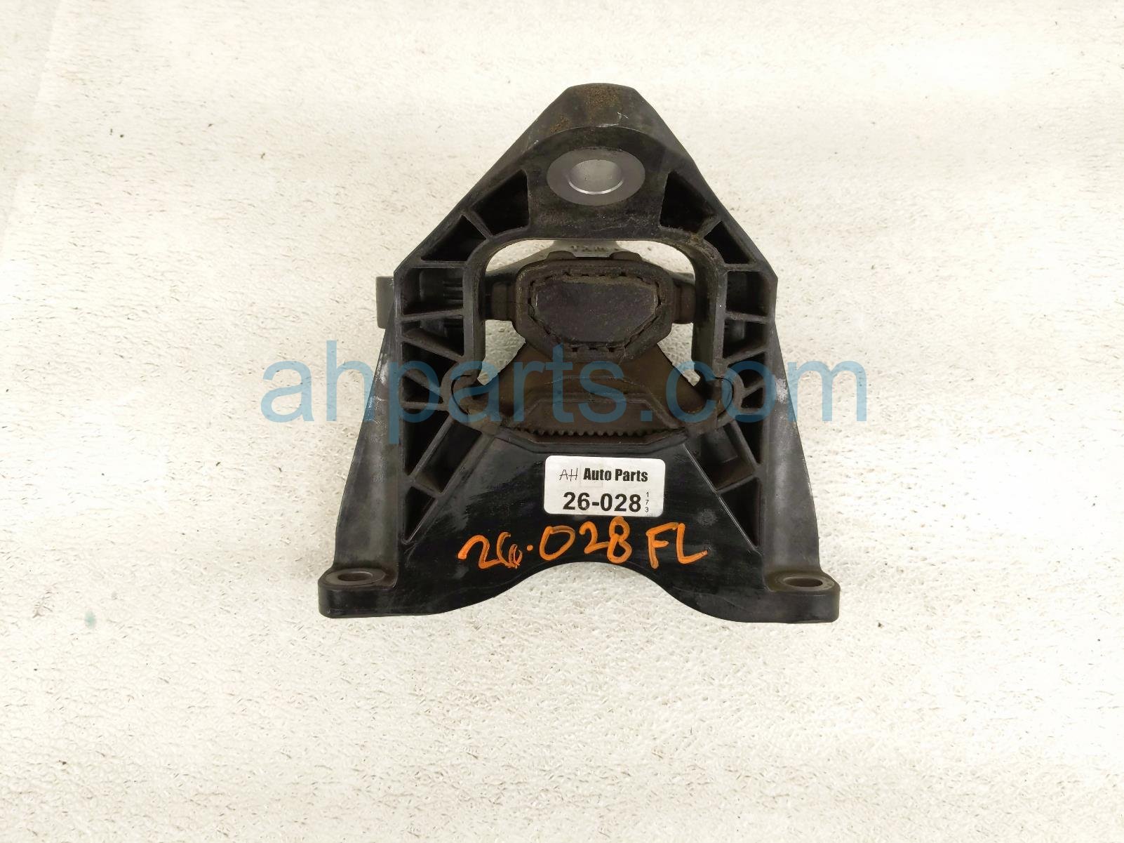 Driver TRANSMISSION MOUNT - 1.5L