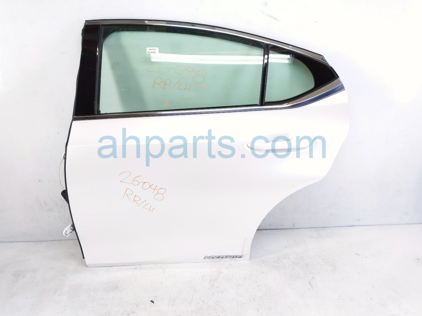 $850 Lexus RR/LH DOOR - WHITE - NO INSIDE TRIM