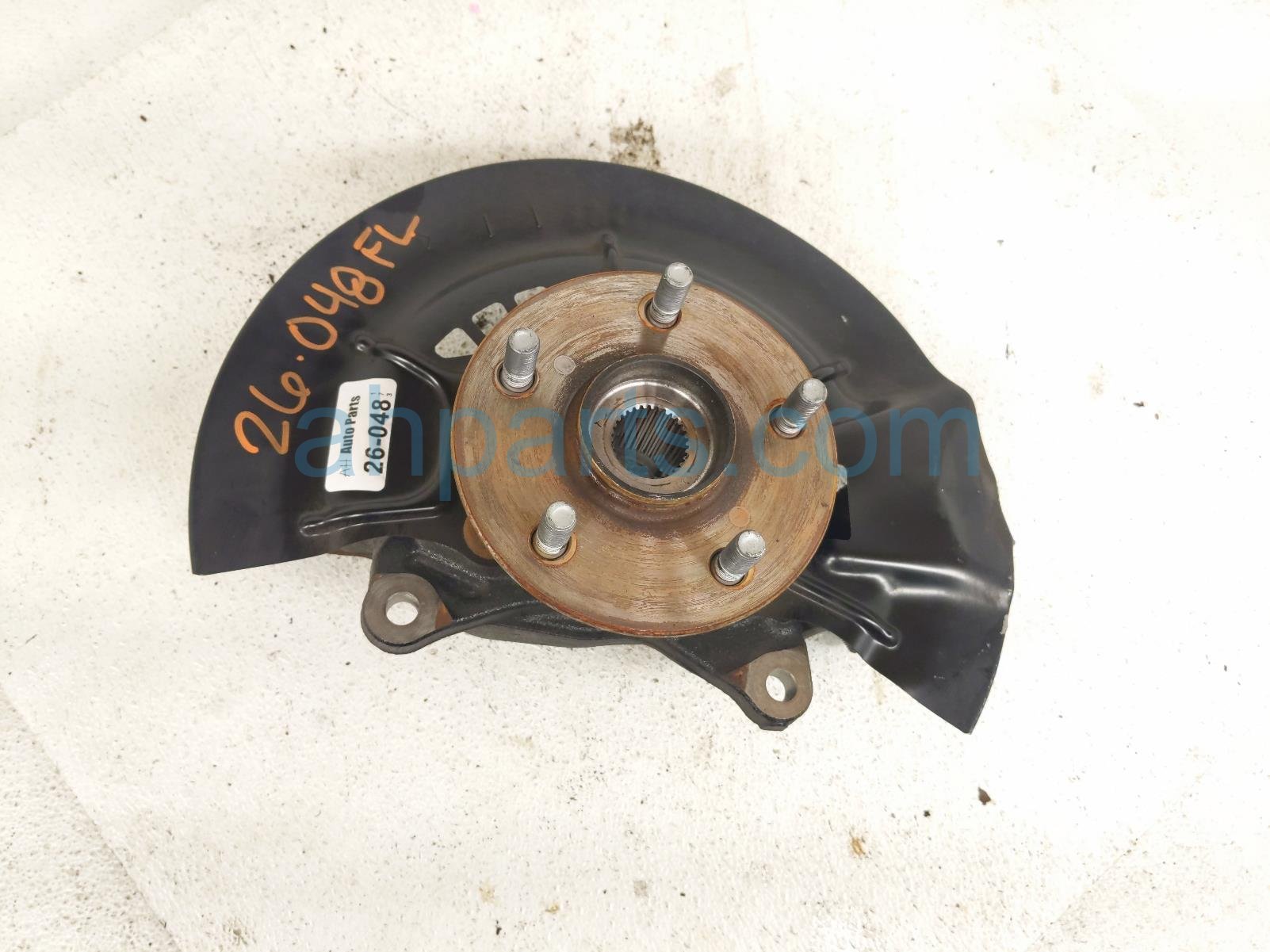 Lexus FR/LH SPINDLE KNUCKLE W/ HUB