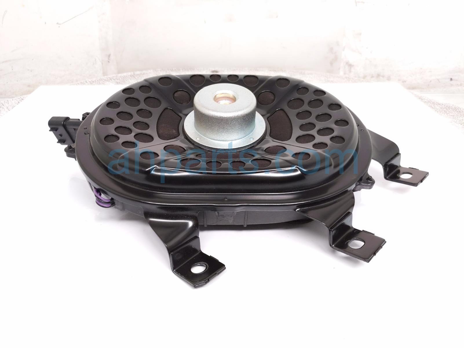 $199 Land Rover RR/LH SUBWOOFER SPEAKER ASSY $199 Land Rover RR/LH SUBWOOFER SPEAKER ASSY