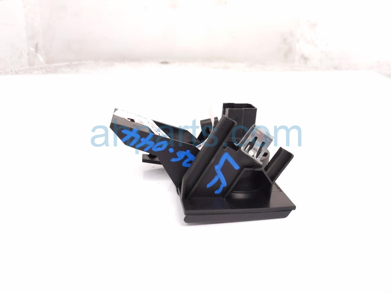 2020 Land Rover Range Rover Sport Ignition Column Push Start / Stop Button Switch LR070381 Replacement 2020 Land Rover Range Rover Sport Ignition Column Push Start / Stop Button Switch LR070381 Replacement thumbnail