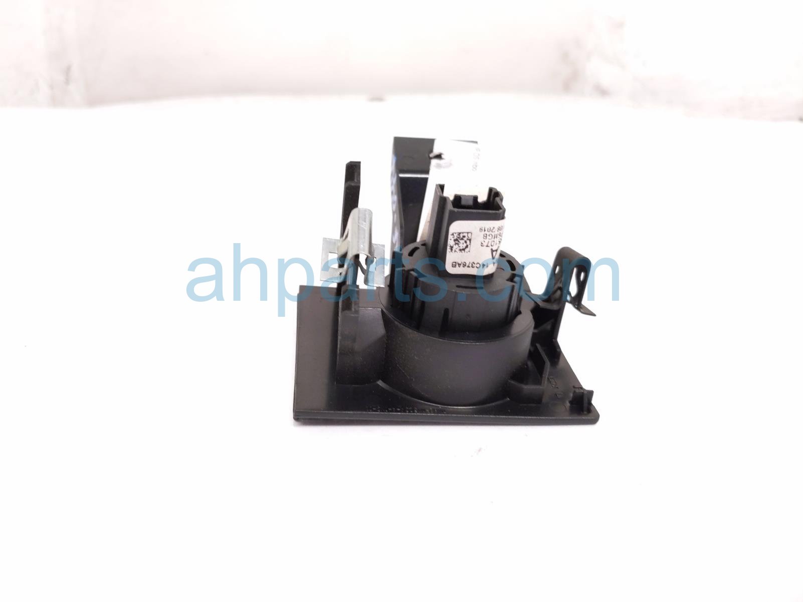 2020 Land Rover Range Rover Sport Ignition Column Push Start / Stop Button Switch LR070381 Replacement 2020 Land Rover Range Rover Sport Ignition Column Push Start / Stop Button Switch LR070381 Replacement thumbnail