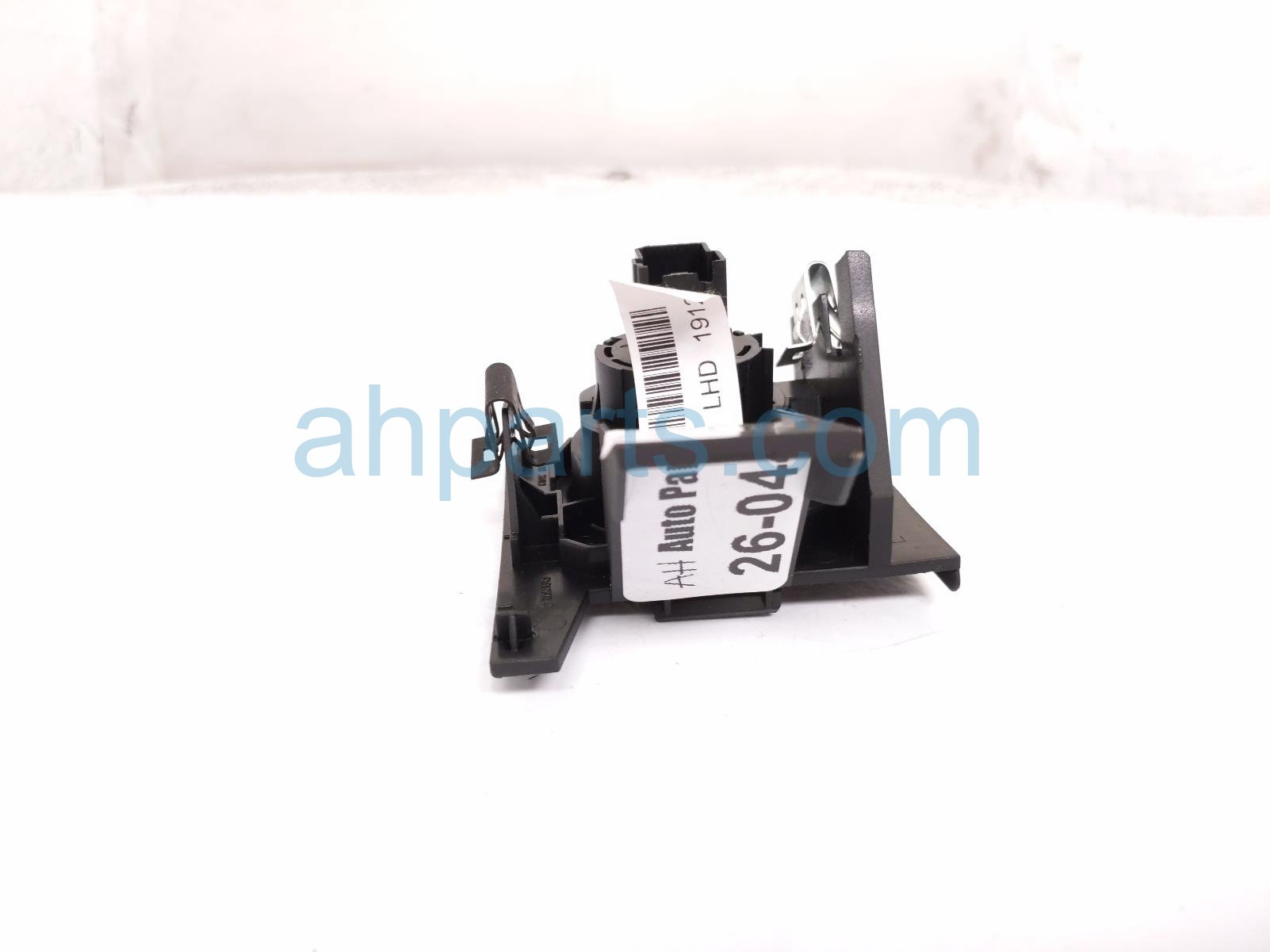 2020 Land Rover Range Rover Sport Ignition Column Push Start / Stop Button Switch LR070381 Replacement 2020 Land Rover Range Rover Sport Ignition Column Push Start / Stop Button Switch LR070381 Replacement thumbnail