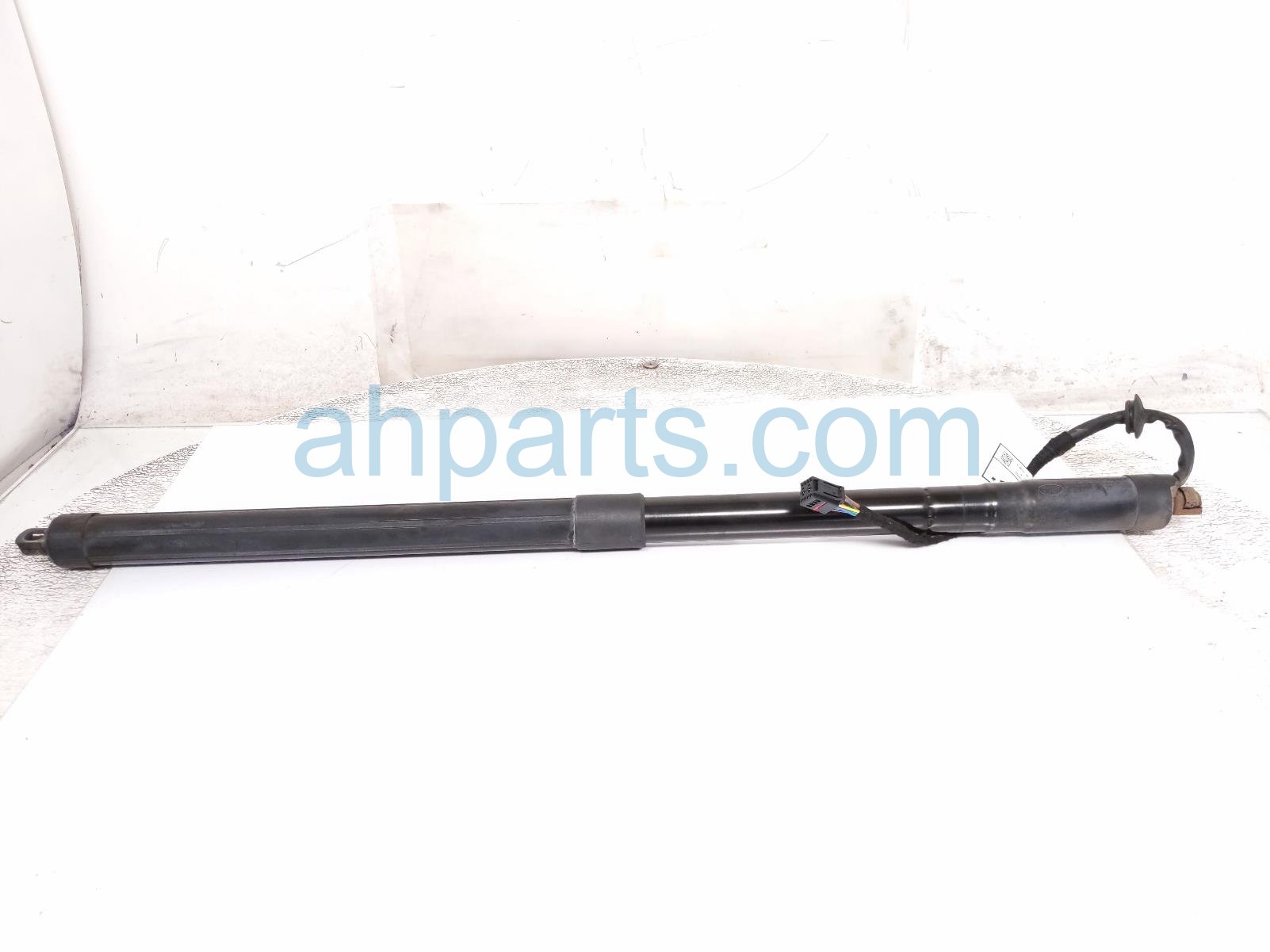 2020 Land Rover Range Rover Sport Rear Passenger Power Liftgate Strut LR165919 Replacement 2020 Land Rover Range Rover Sport Rear Passenger Power Liftgate Strut LR165919 Replacement thumbnail