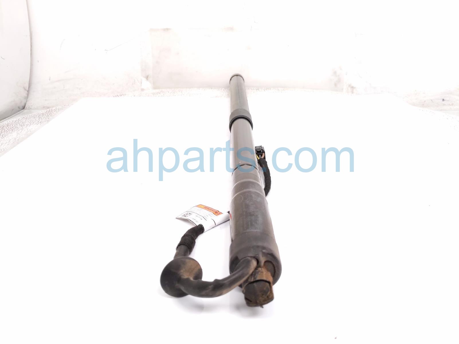 2020 Land Rover Range Rover Sport Driver Power Liftgate Strut Actuator LR165919 Replacement 2020 Land Rover Range Rover Sport Driver Power Liftgate Strut Actuator LR165919 Replacement thumbnail