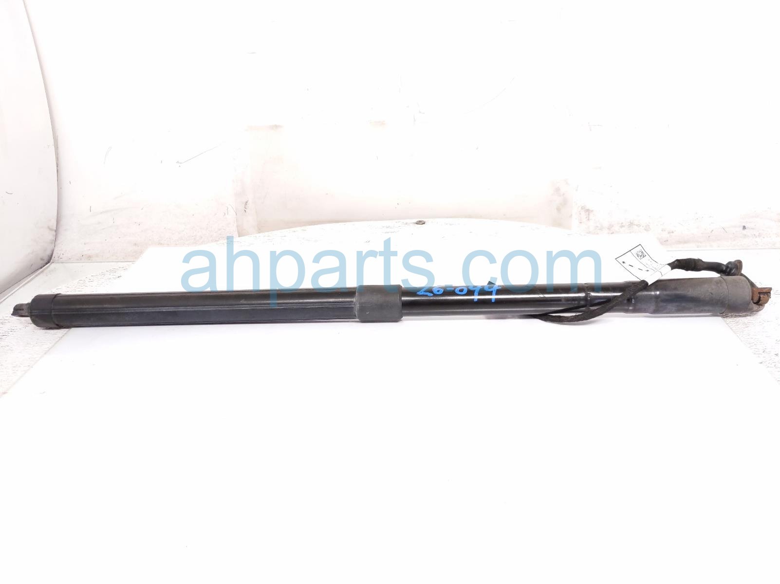 2020 Land Rover Range Rover Sport Driver Power Liftgate Strut Actuator LR165919 Replacement 2020 Land Rover Range Rover Sport Driver Power Liftgate Strut Actuator LR165919 Replacement thumbnail