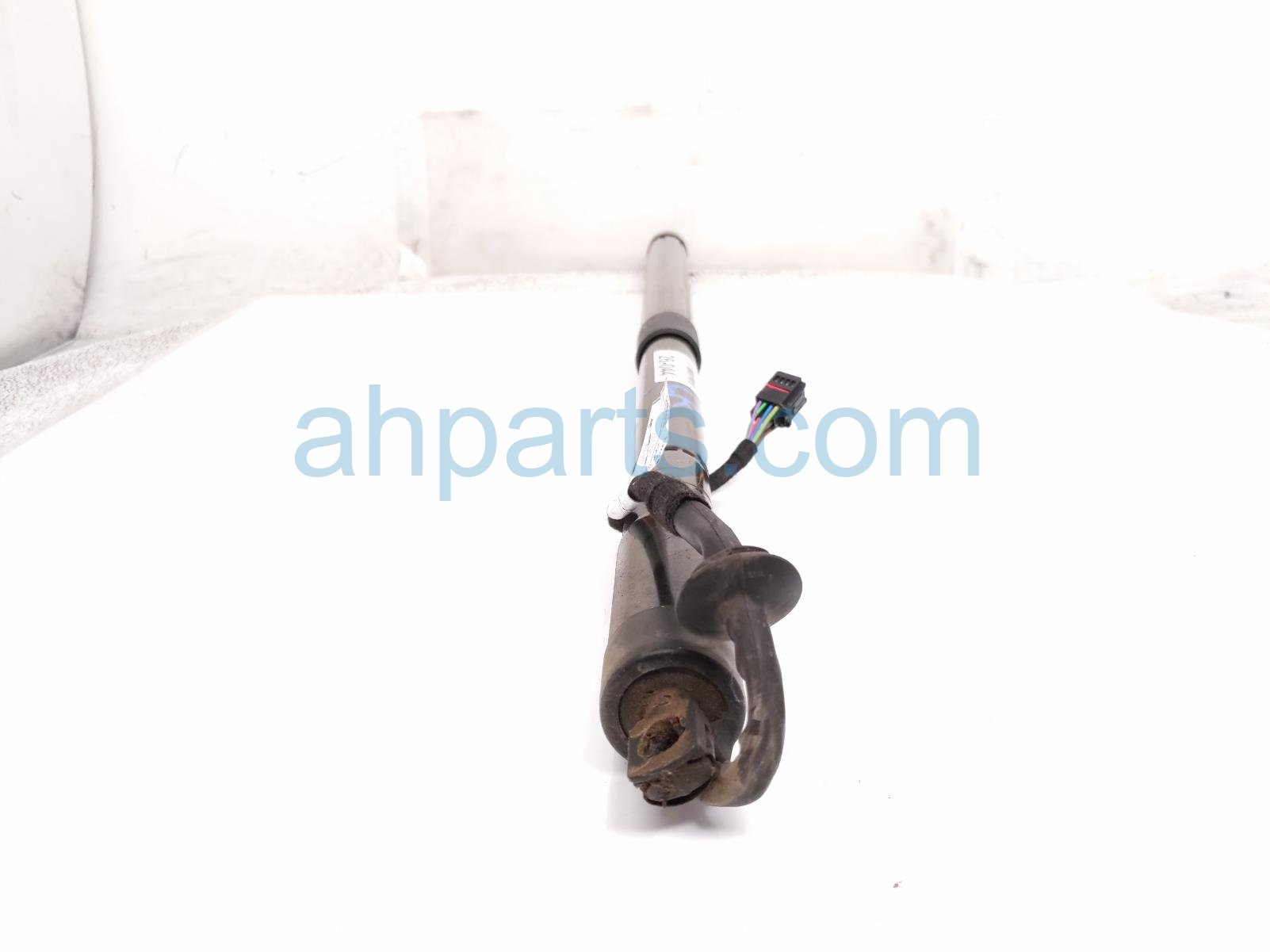 2020 Land Rover Range Rover Sport Driver Power Liftgate Strut Actuator LR165919 Replacement 2020 Land Rover Range Rover Sport Driver Power Liftgate Strut Actuator LR165919 Replacement thumbnail