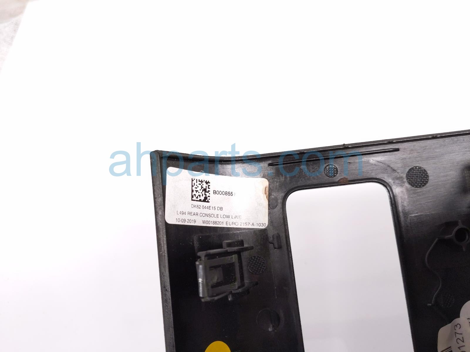 2020 Land Rover Range Rover Sport Rear Console Trim Panel W/vents blk LR051703 Replacement 2020 Land Rover Range Rover Sport Rear Console Trim Panel W/vents blk LR051703 Replacement thumbnail