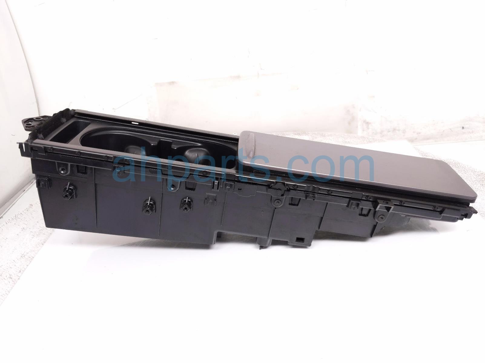 2020 Land Rover Range Rover Sport Center Console Cup Hld Box blk LR159344 Replacement 2020 Land Rover Range Rover Sport Center Console Cup Hld Box blk LR159344 Replacement thumbnail